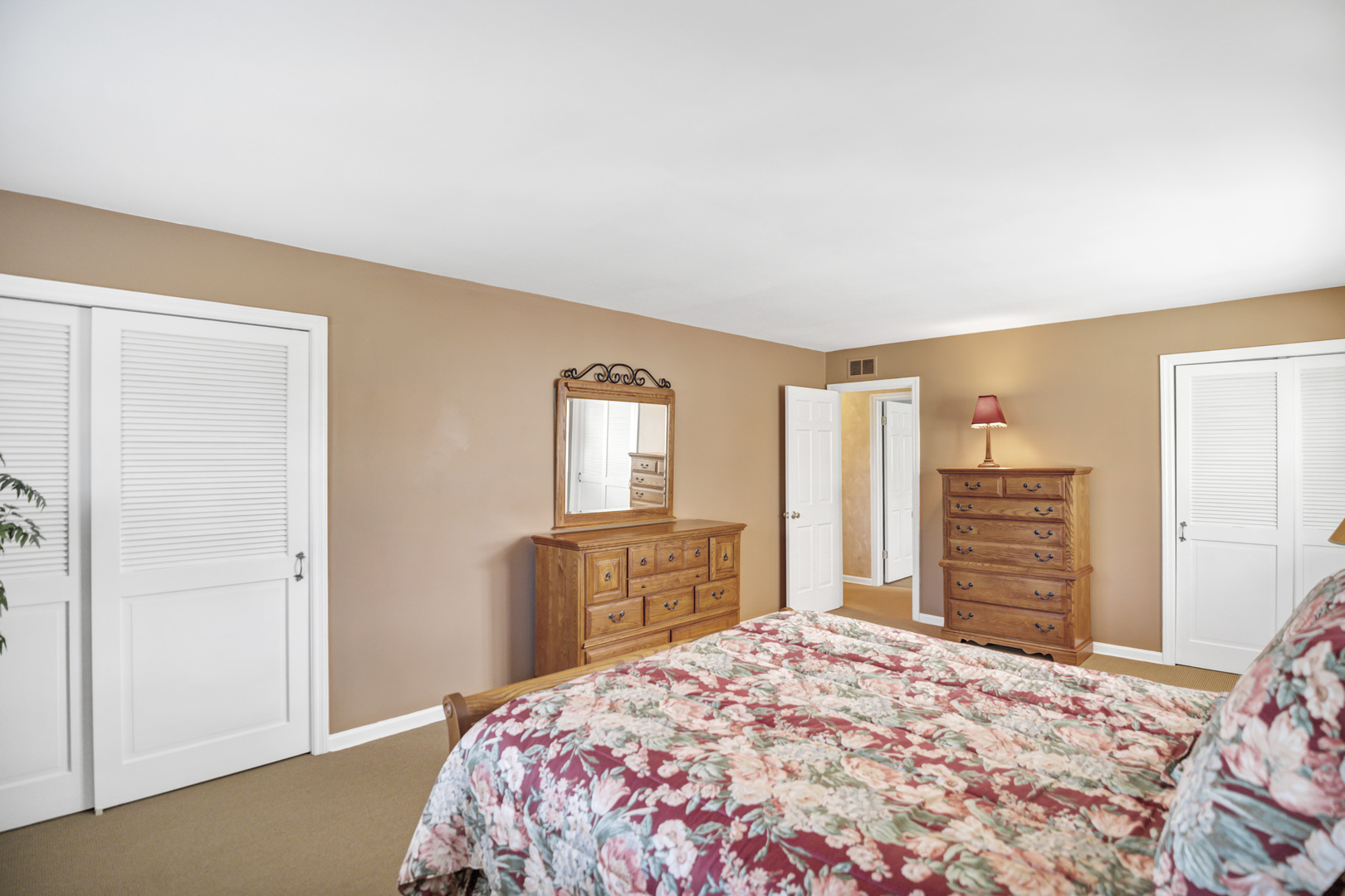 1708 S Fernandez Avenue, Arlington Heights, IL 60005