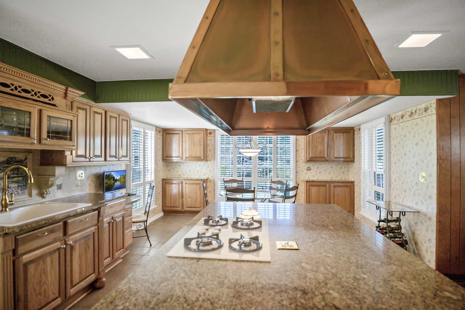 1708 S Fernandez Avenue, Arlington Heights, IL 60005