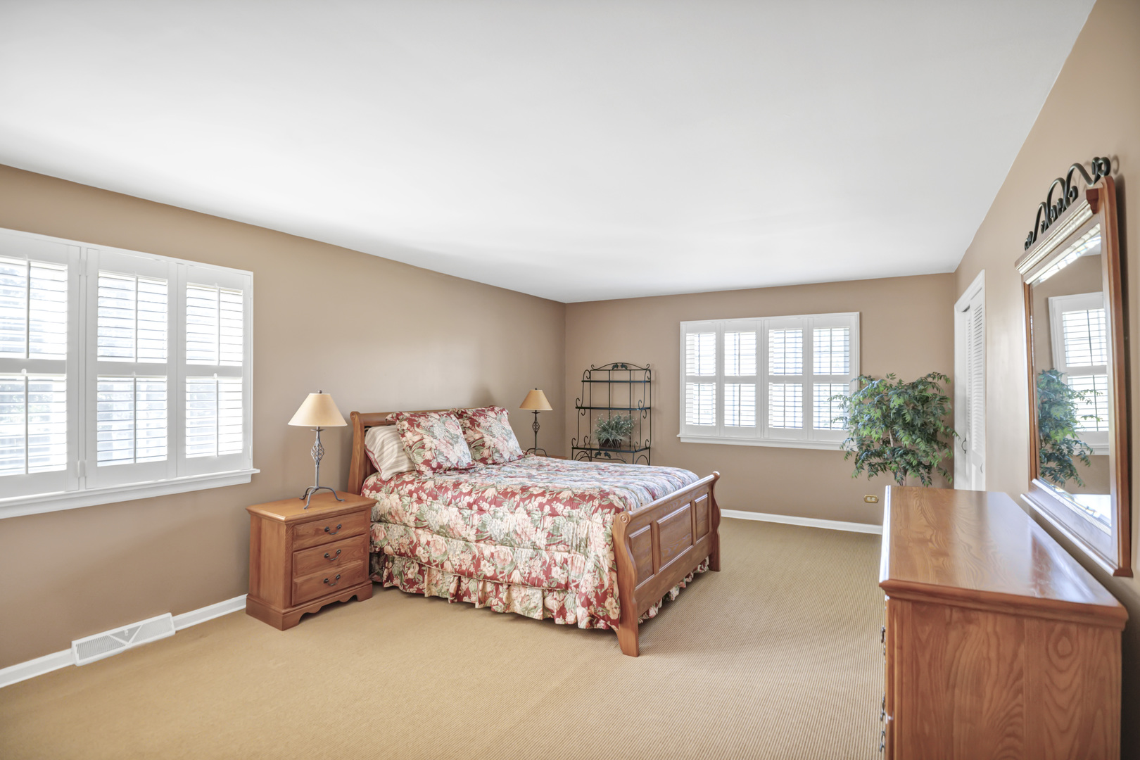 1708 S Fernandez Avenue, Arlington Heights, IL 60005