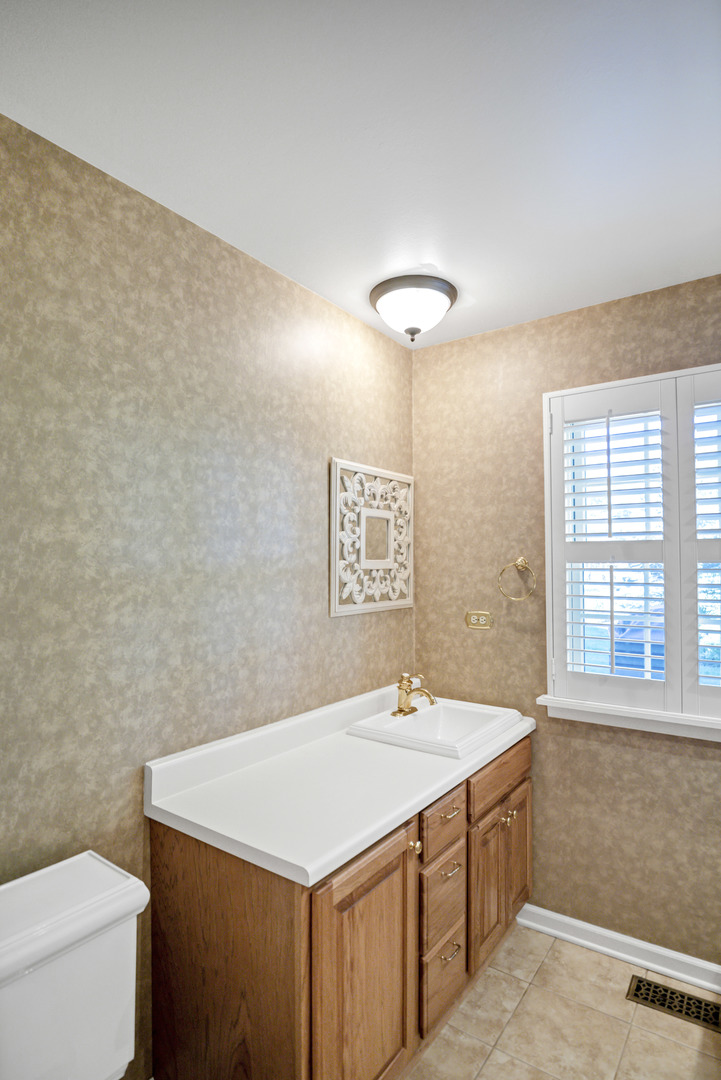 1708 S Fernandez Avenue, Arlington Heights, IL 60005