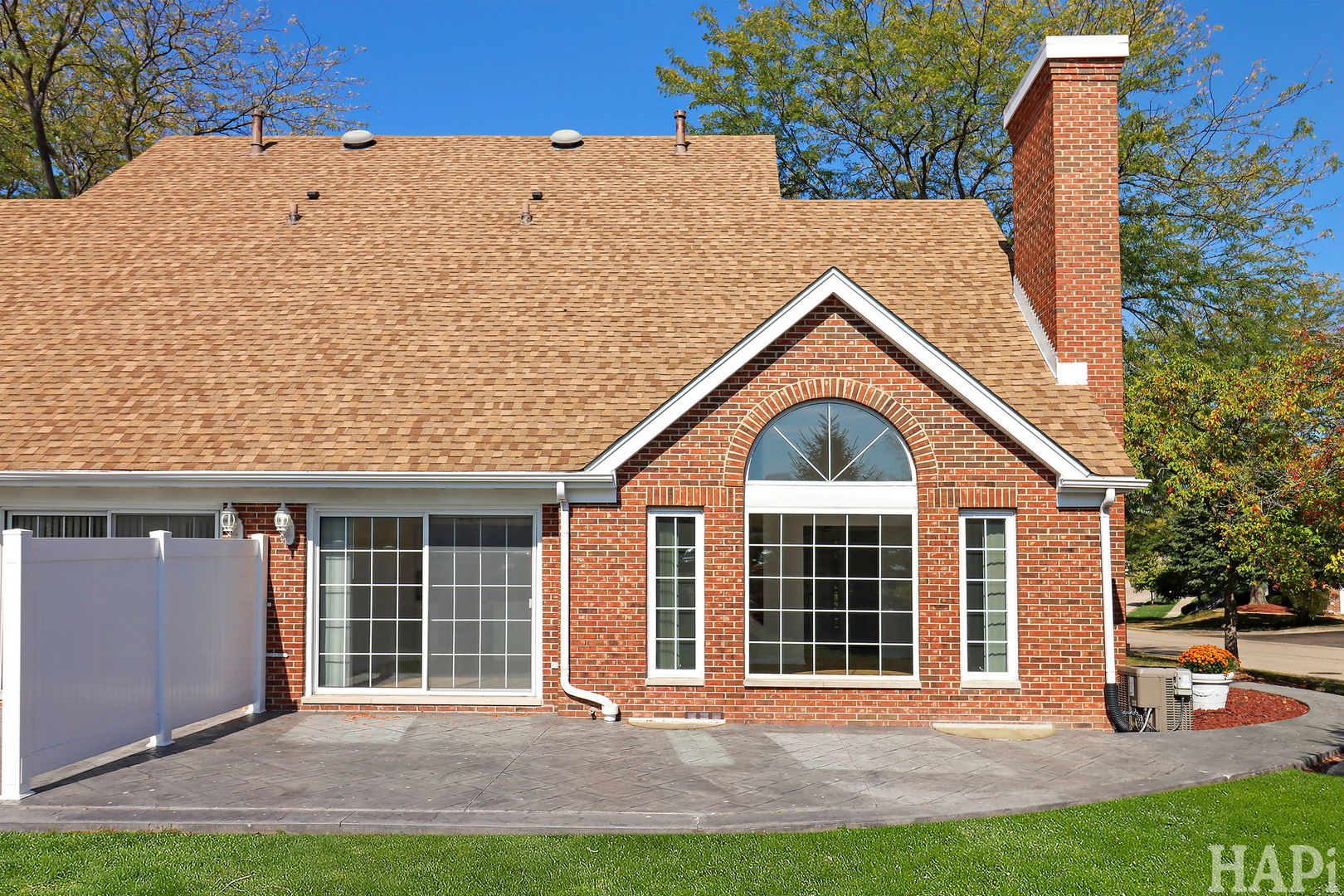 692 Monroe Drive, Lindenhurst, IL 60046