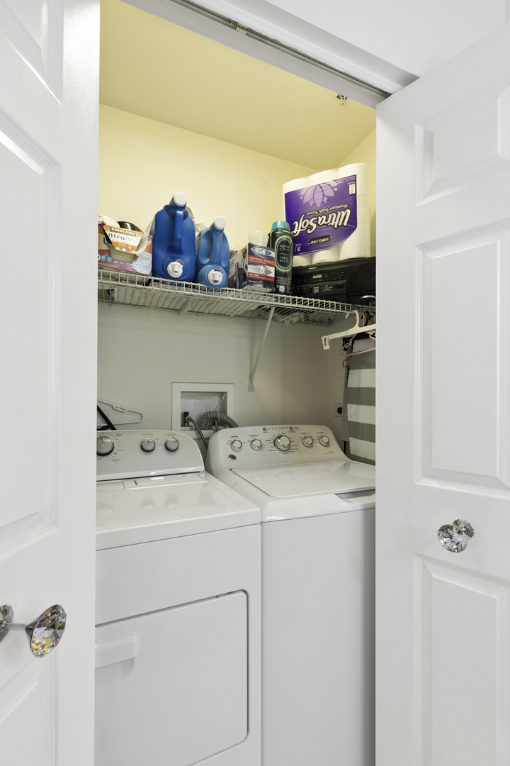 6815 N Milwaukee Avenue #702, Niles, IL 60714