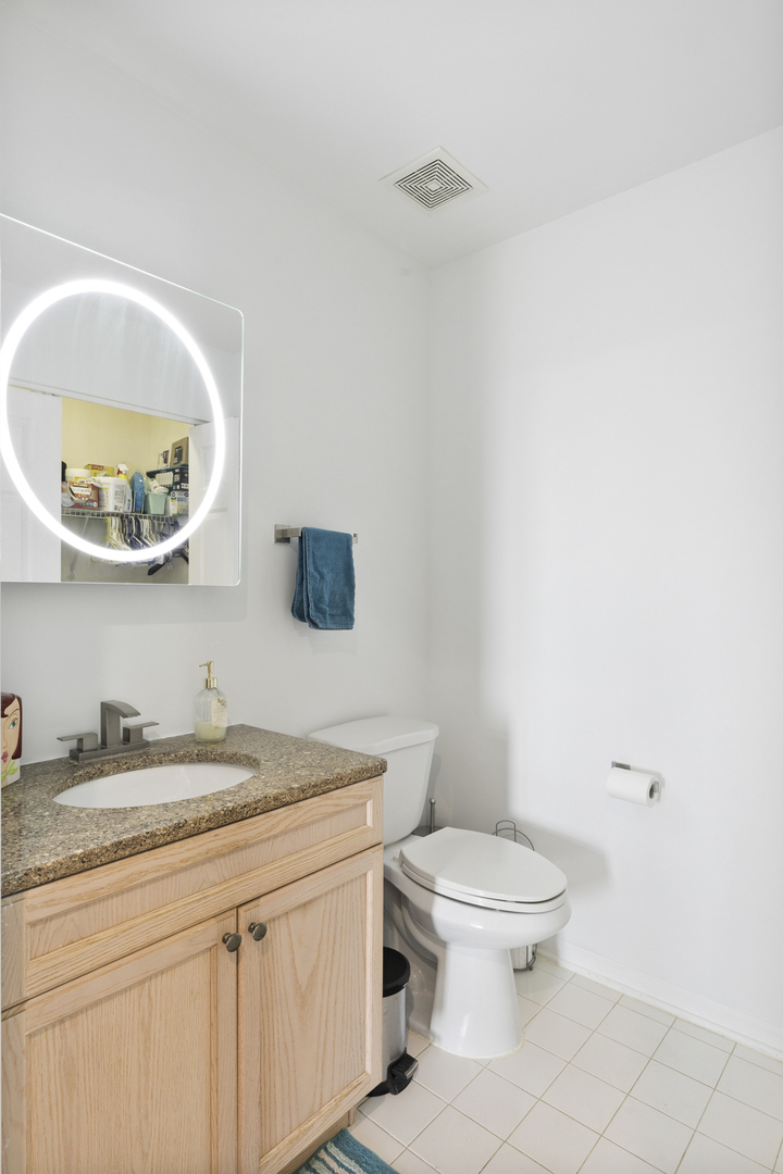 6815 N Milwaukee Avenue #702, Niles, IL 60714