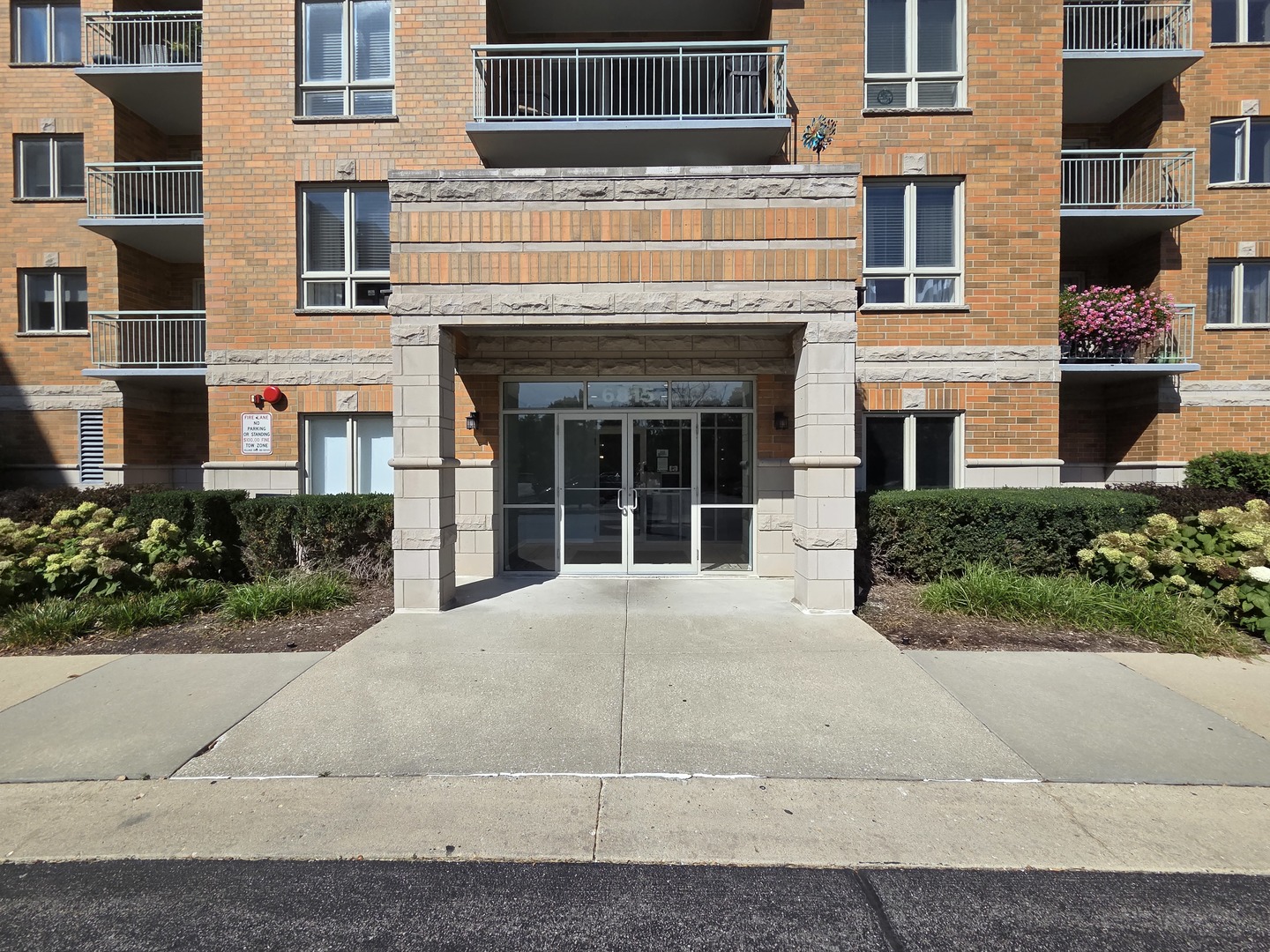 6815 N Milwaukee Avenue #702, Niles, IL 60714