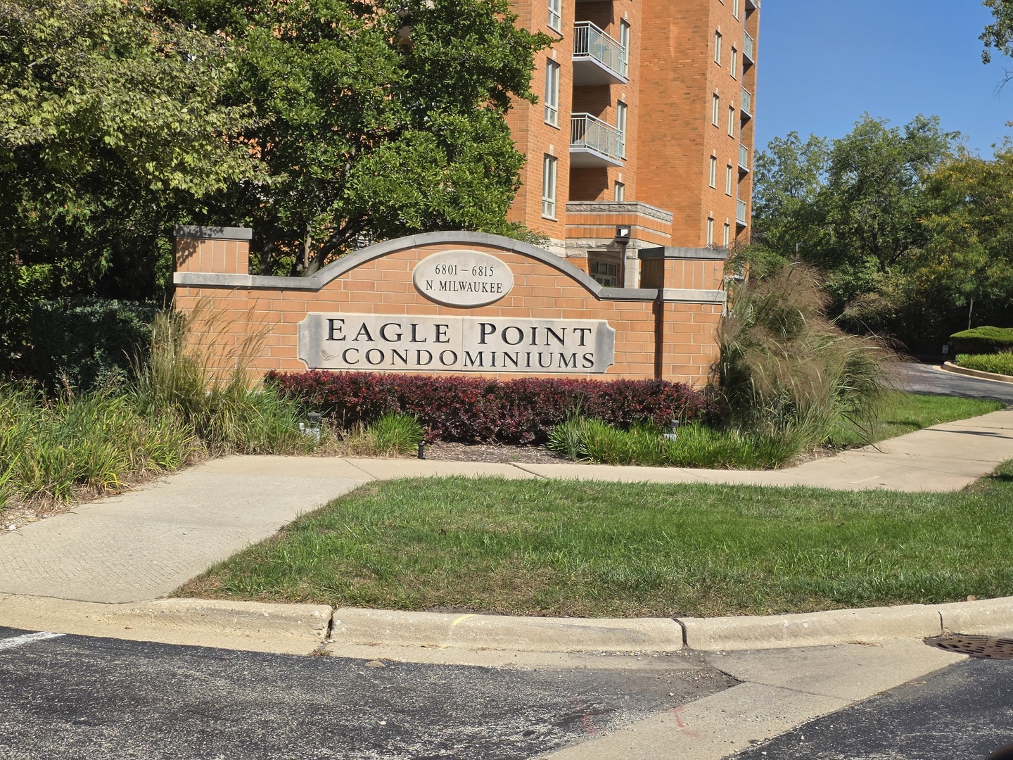 6815 N Milwaukee Avenue #702, Niles, IL 60714