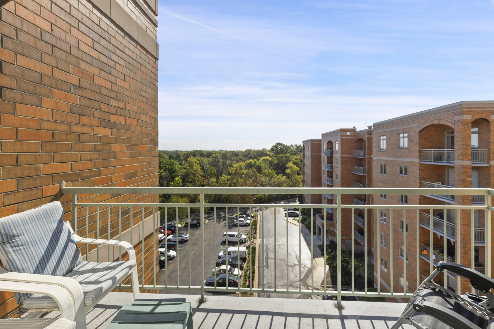 6815 N Milwaukee Avenue #702, Niles, IL 60714