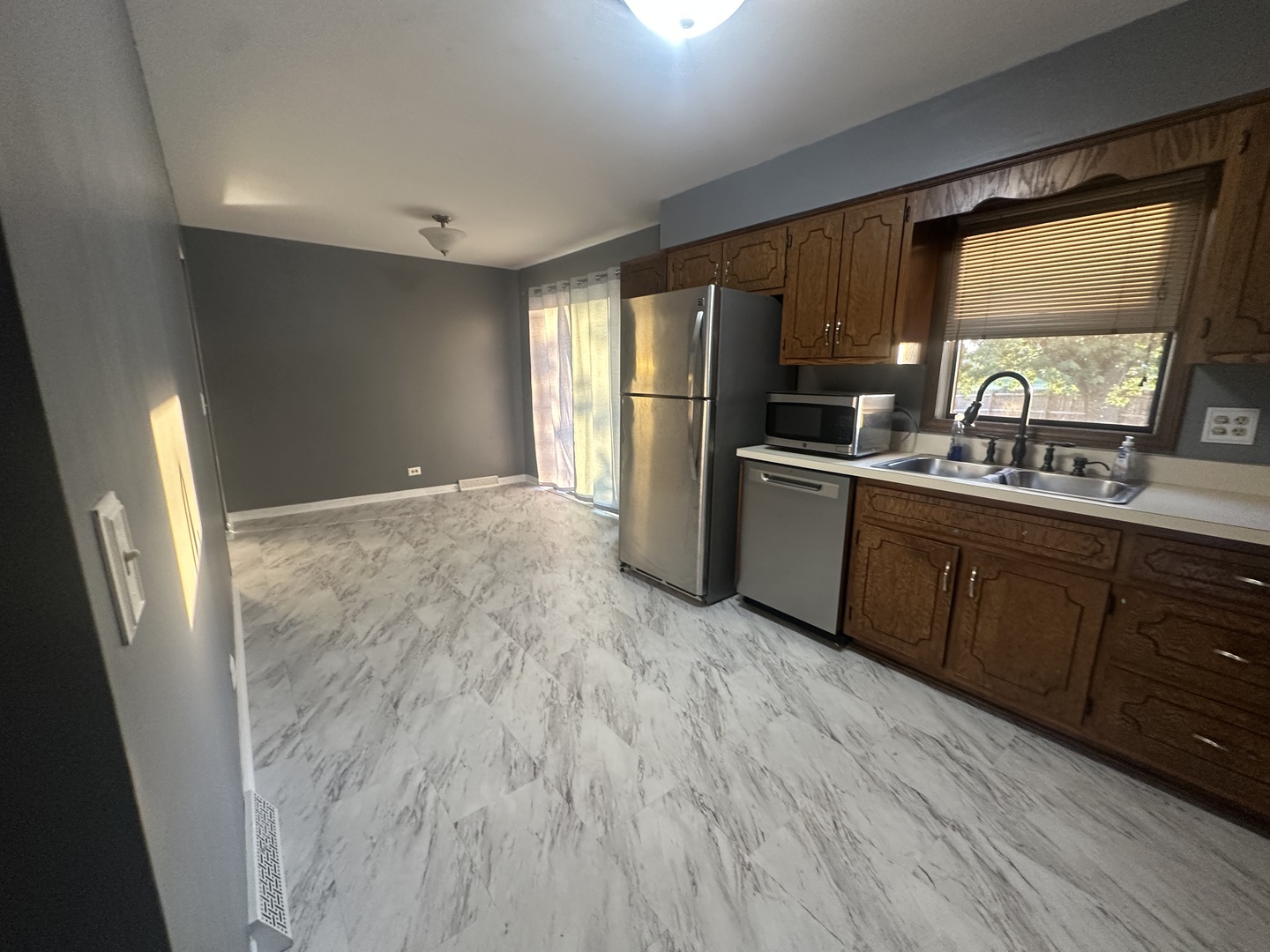 736 Tama Court, Carol Stream, IL 60188