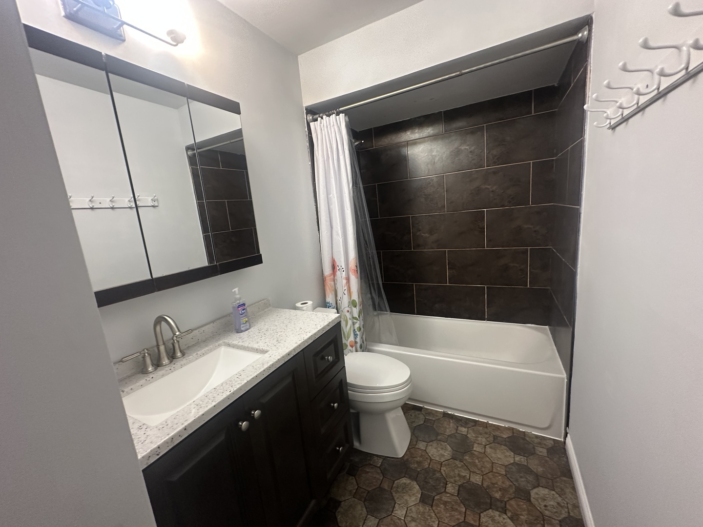 736 Tama Court, Carol Stream, IL 60188
