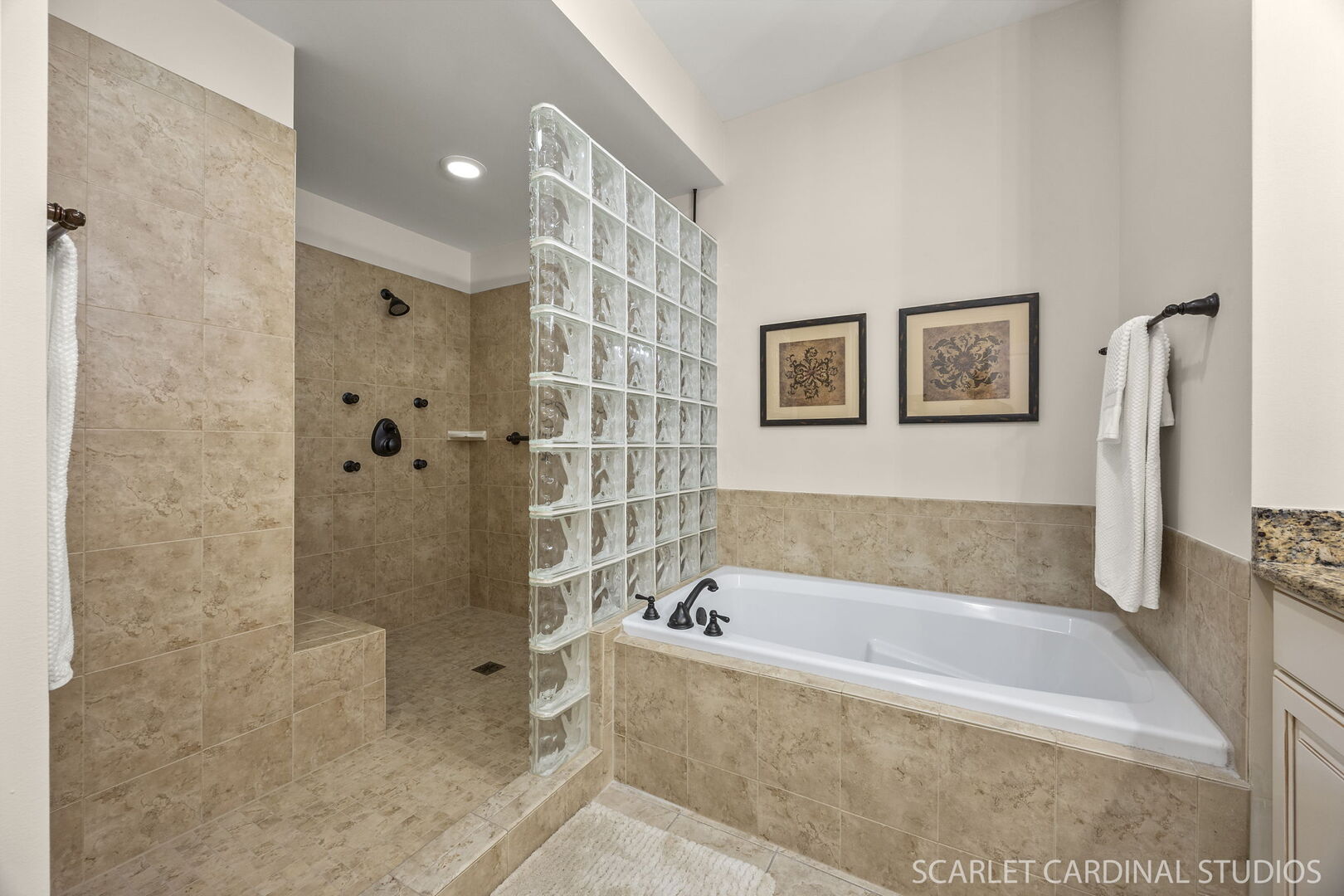 725 Kingsbrook Glen, Glen Ellyn, IL 60137