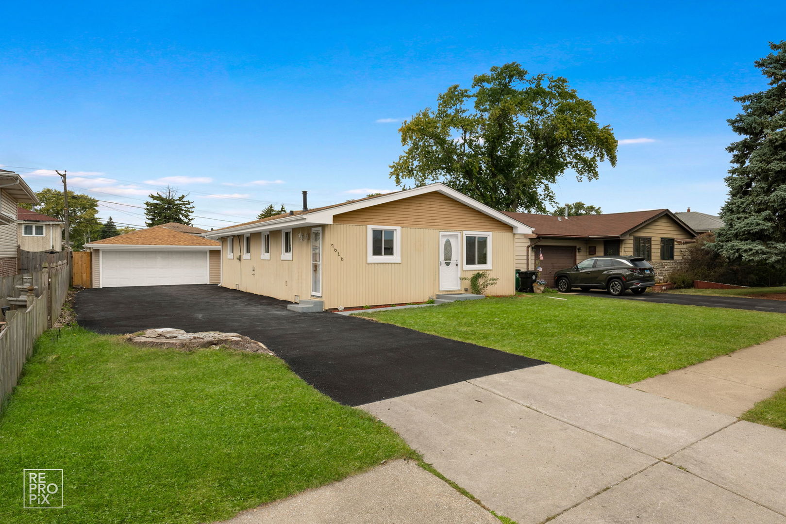 7616 S 78th Avenue, Bridgeview, IL 60455