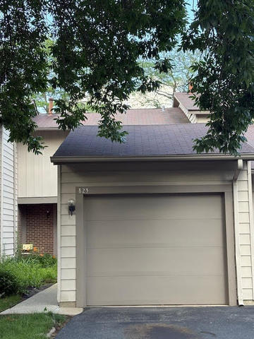 823 Gladstone Drive, Vernon Hills, IL 60061
