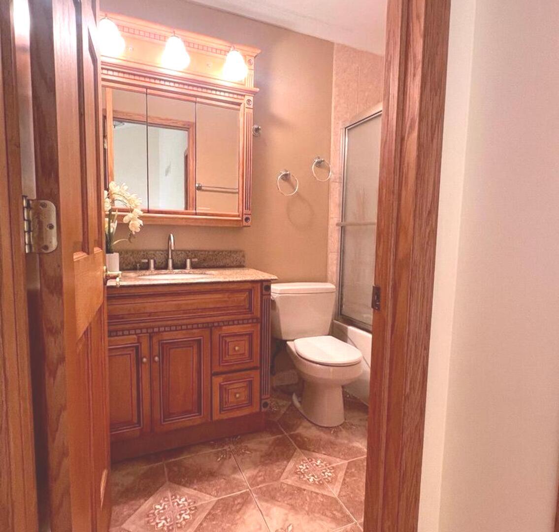 823 Gladstone Drive, Vernon Hills, IL 60061