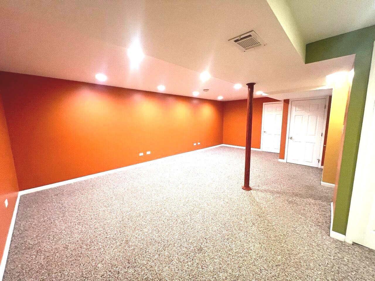 823 Gladstone Drive, Vernon Hills, IL 60061