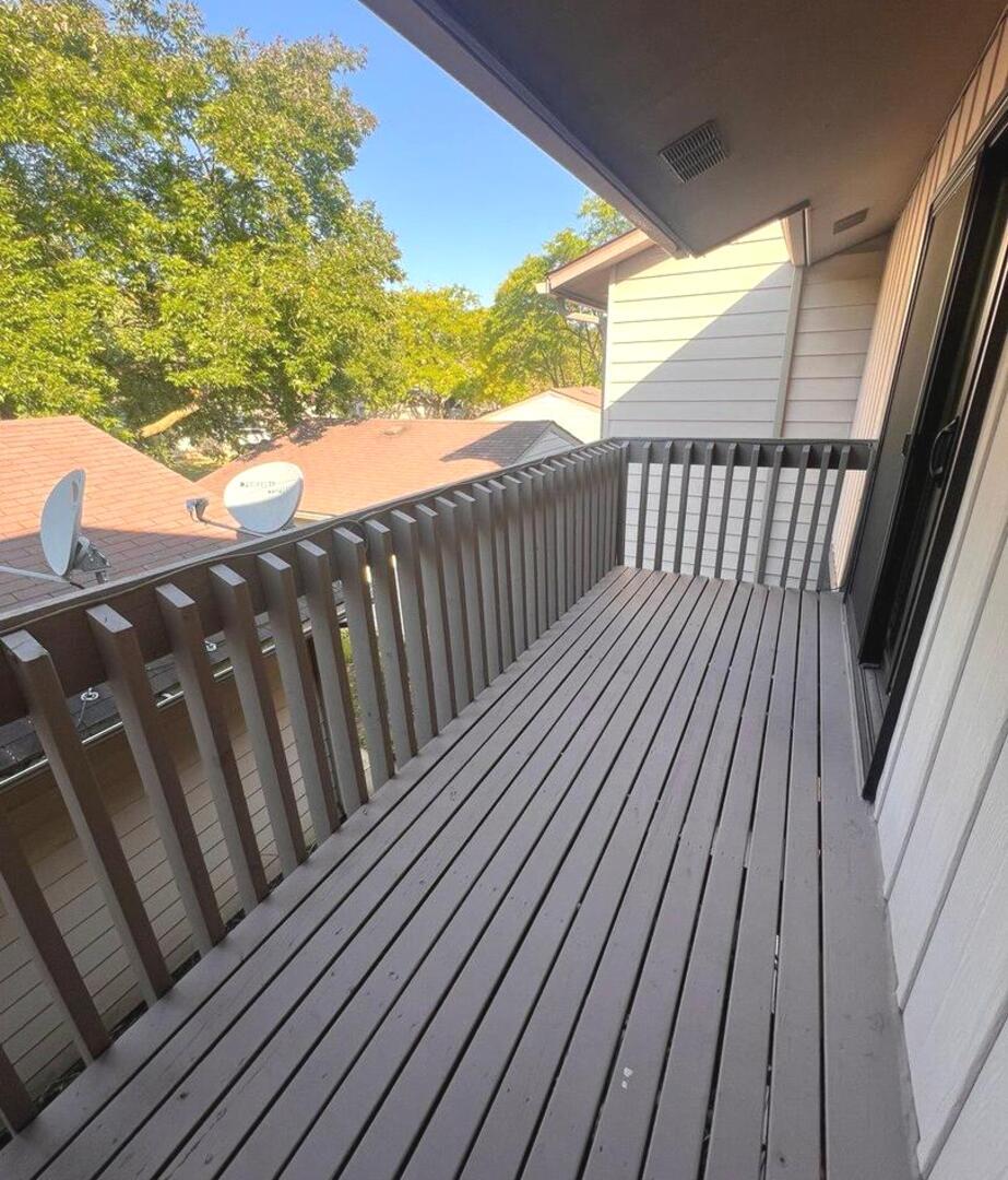 823 Gladstone Drive, Vernon Hills, IL 60061