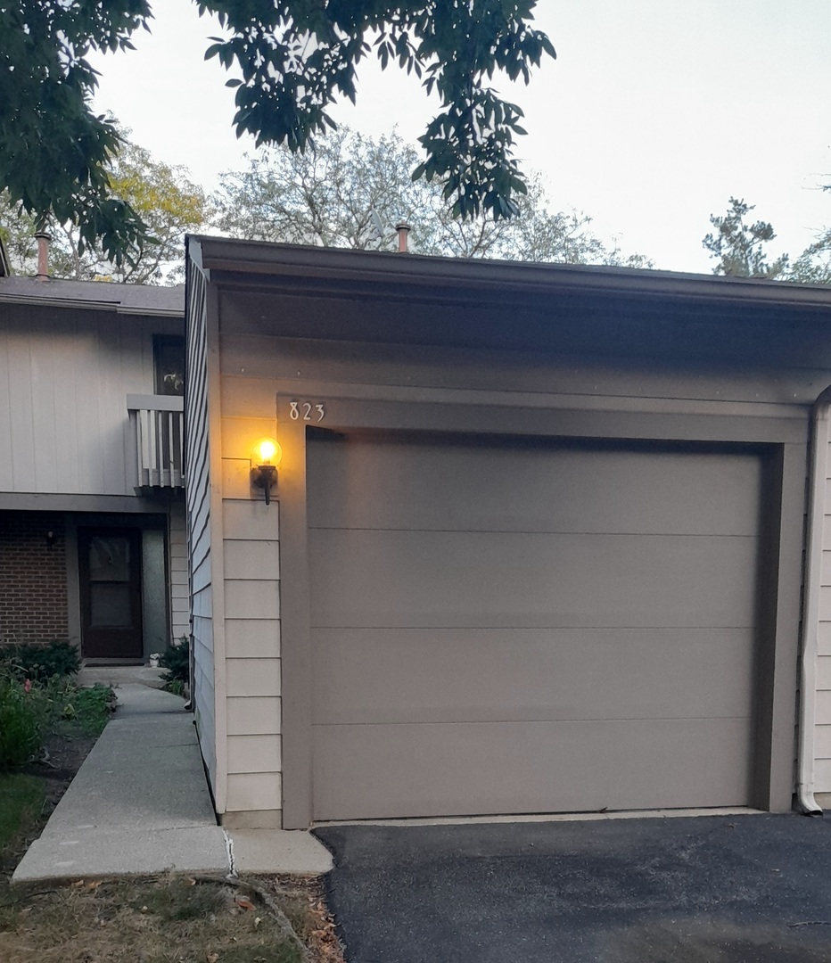 823 Gladstone Drive, Vernon Hills, IL 60061