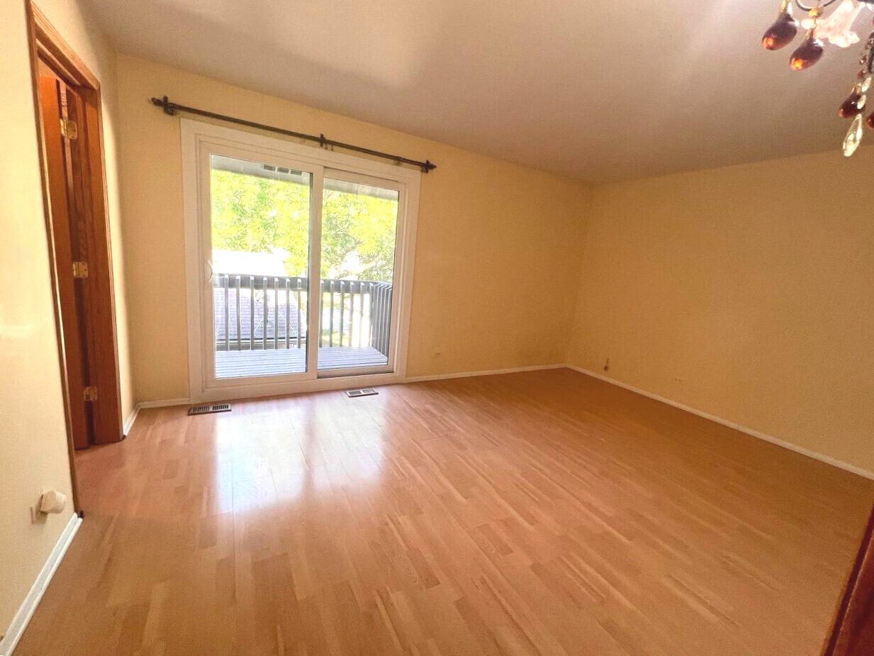 823 Gladstone Drive, Vernon Hills, IL 60061