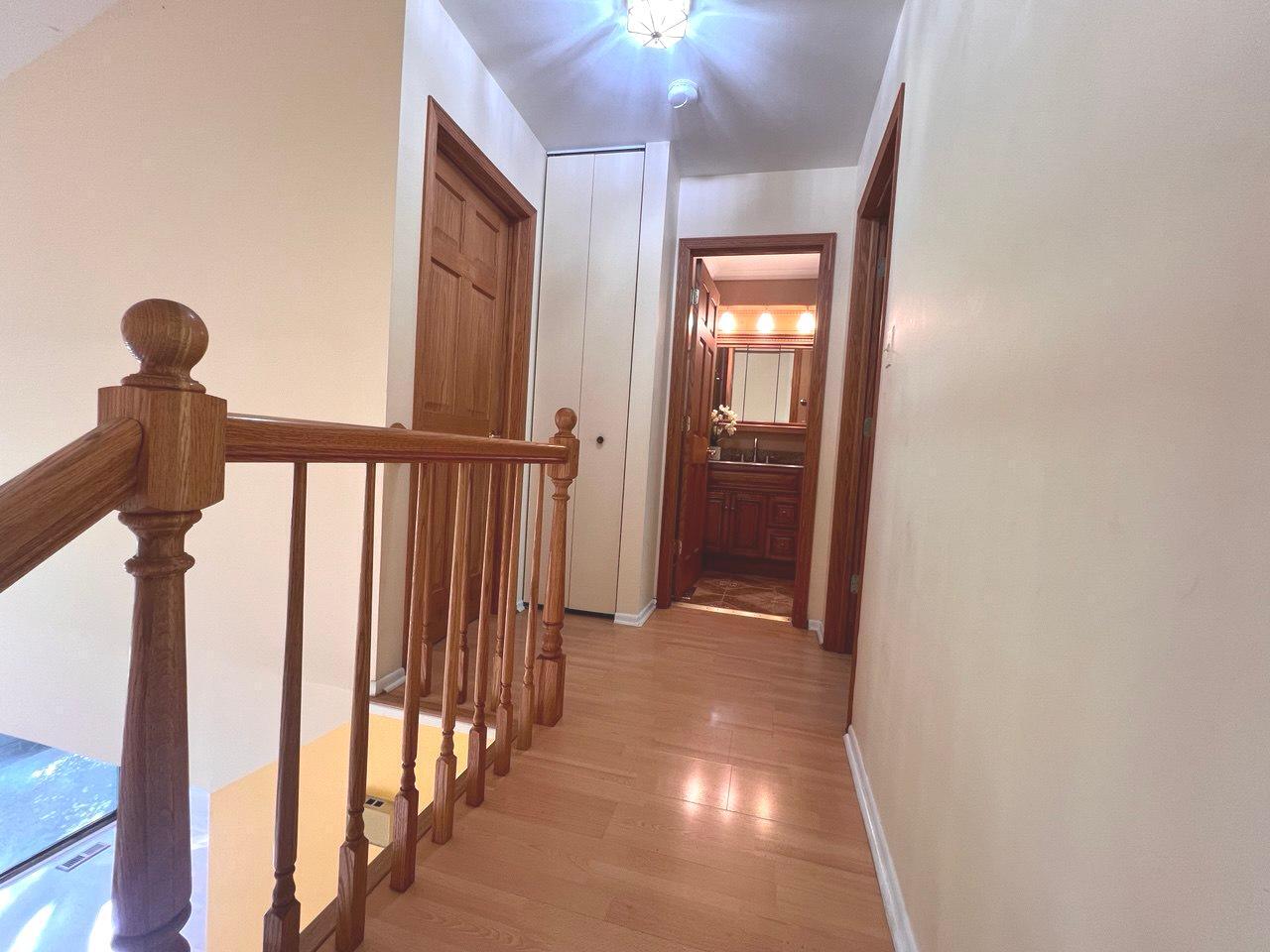 823 Gladstone Drive, Vernon Hills, IL 60061