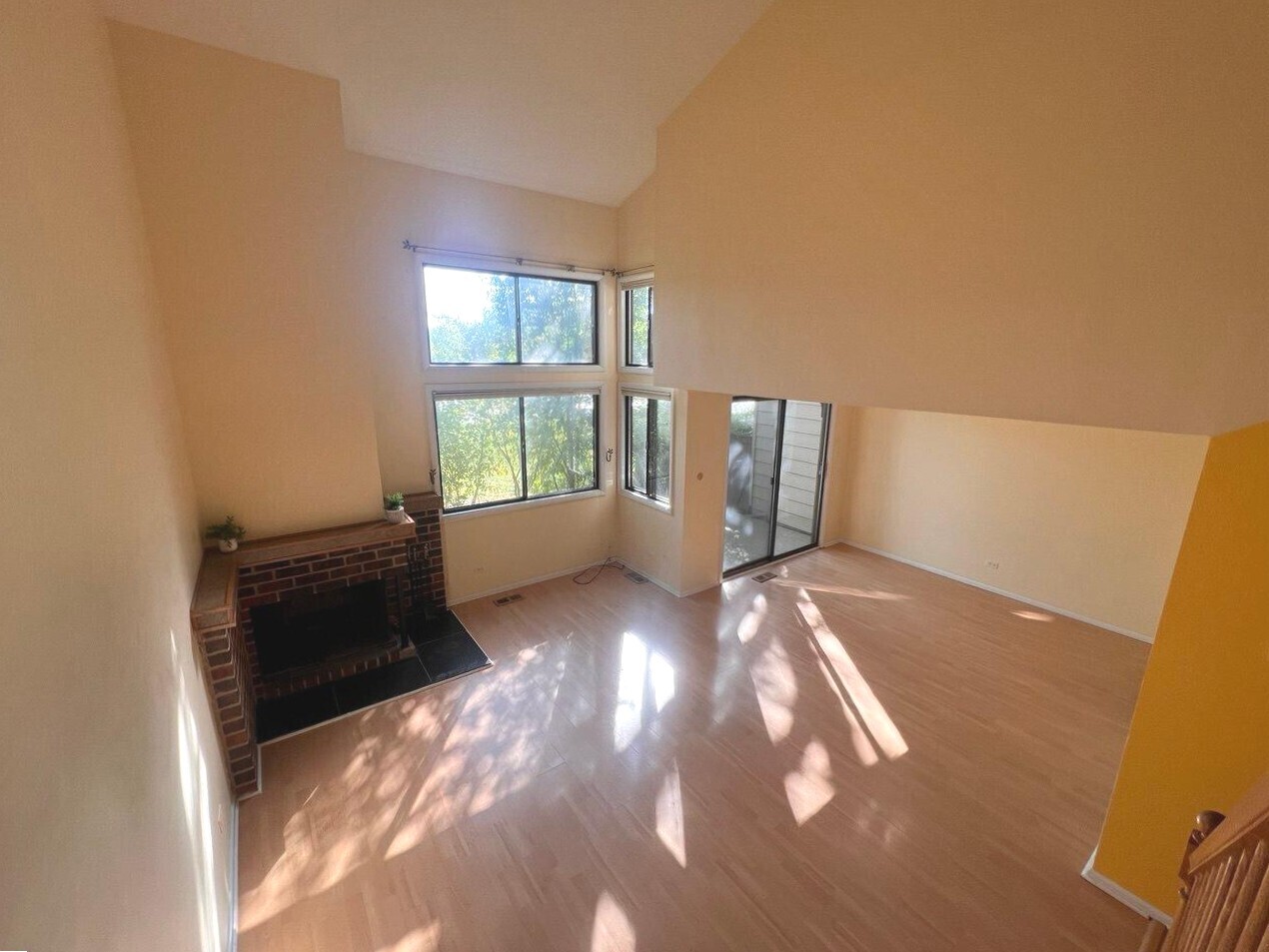 823 Gladstone Drive, Vernon Hills, IL 60061