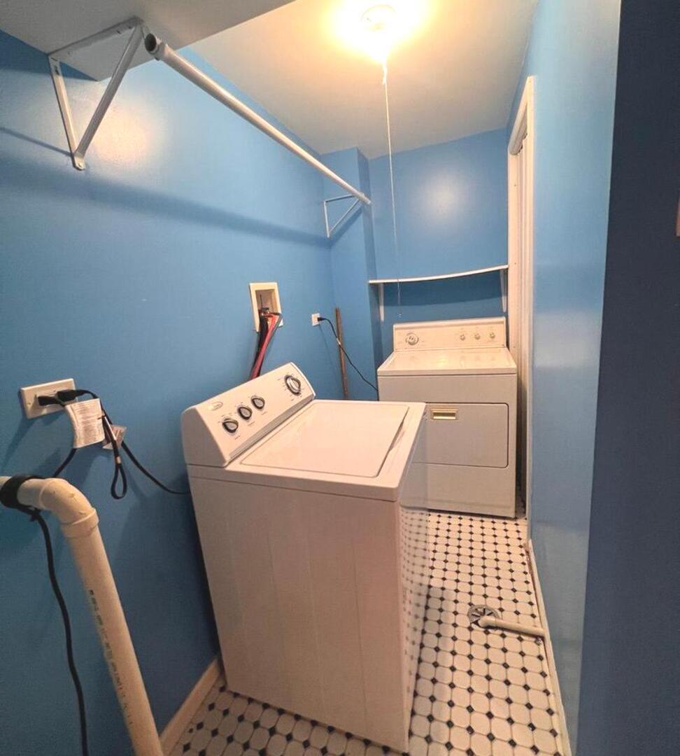 823 Gladstone Drive, Vernon Hills, IL 60061