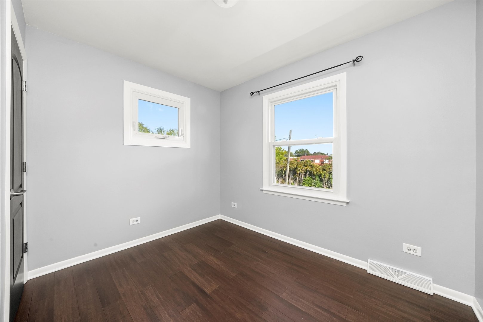 318 Brittain Avenue, Grayslake, IL 60030