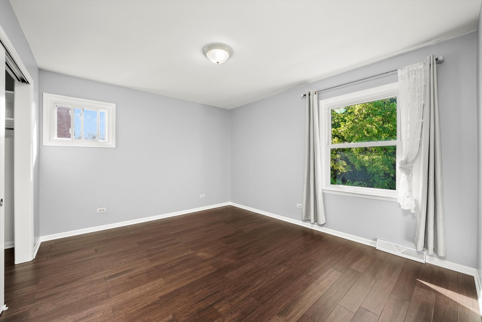 318 Brittain Avenue, Grayslake, IL 60030