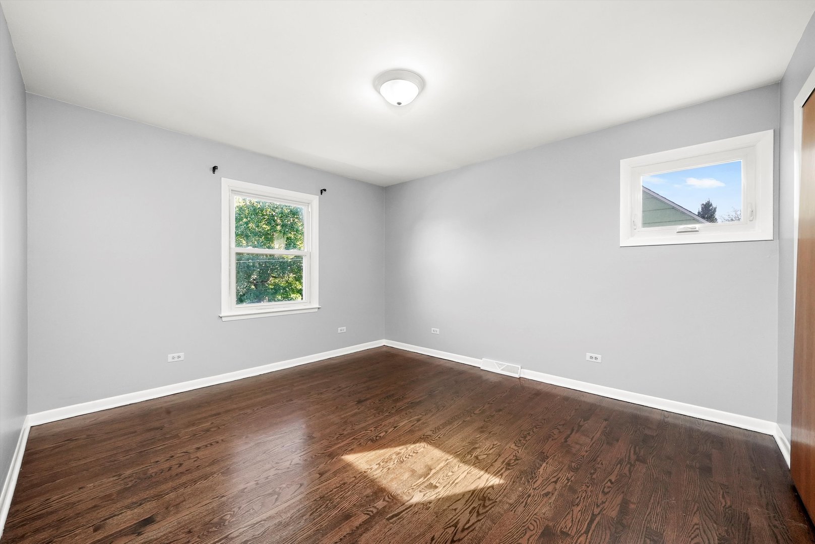 318 Brittain Avenue, Grayslake, IL 60030