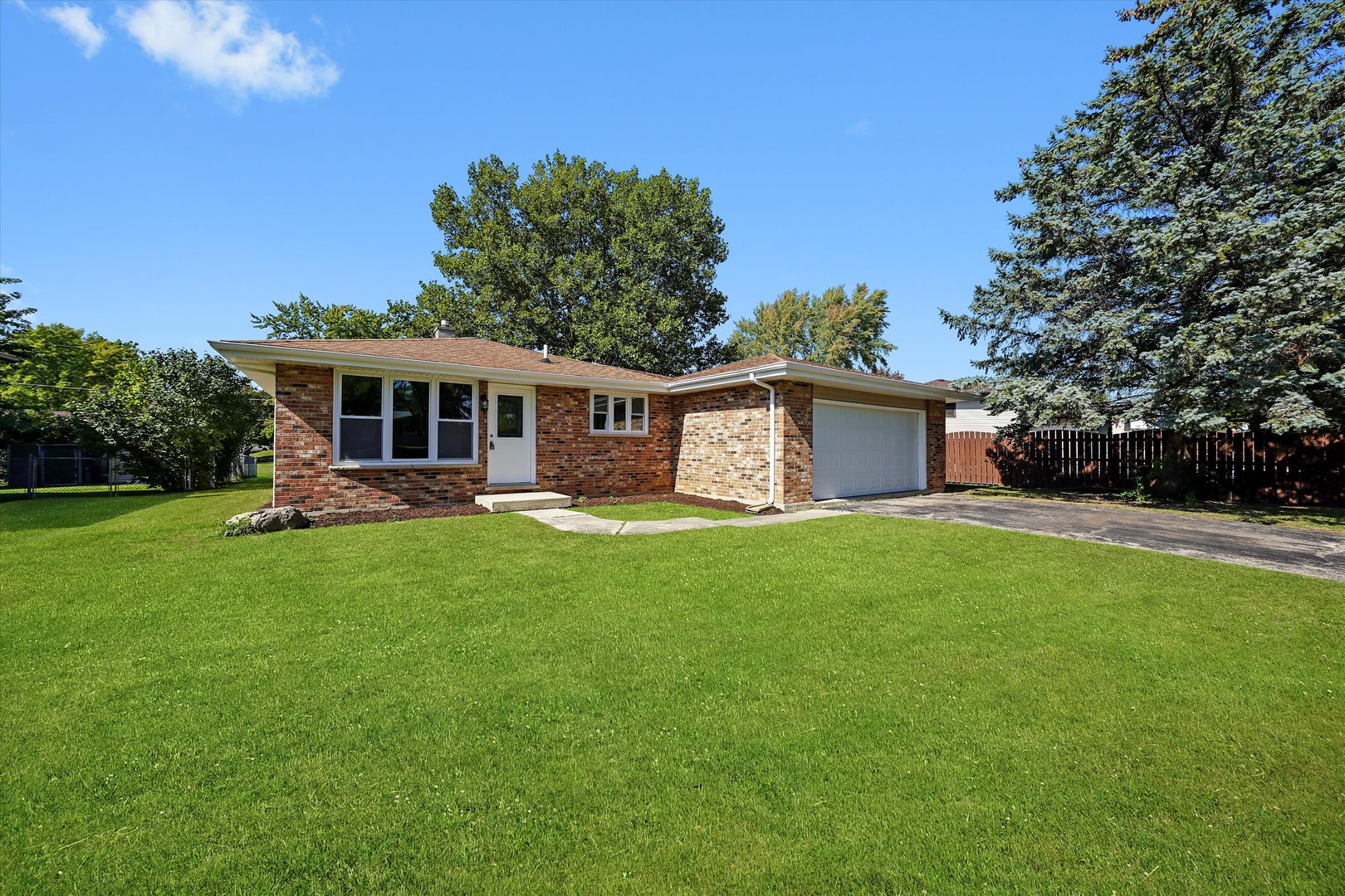 721 Reef Road, Lockport, IL 60441