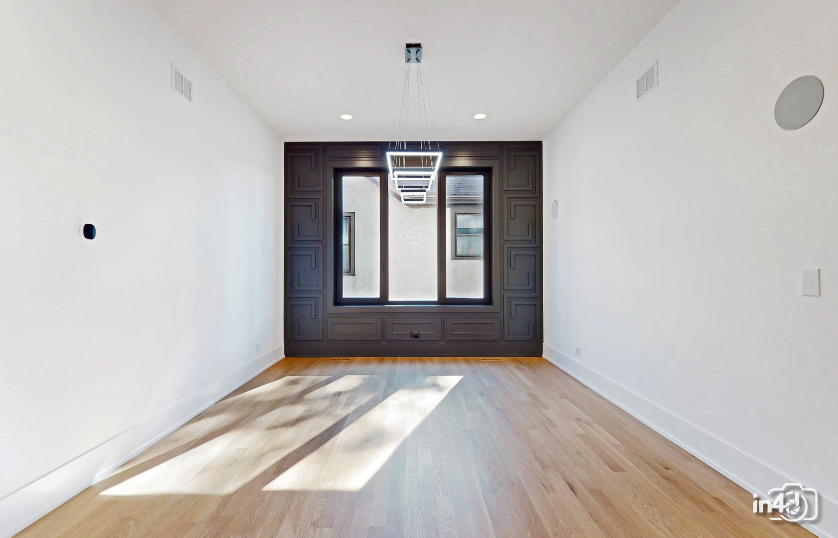 366 N Highview Avenue, Elmhurst, IL 60126