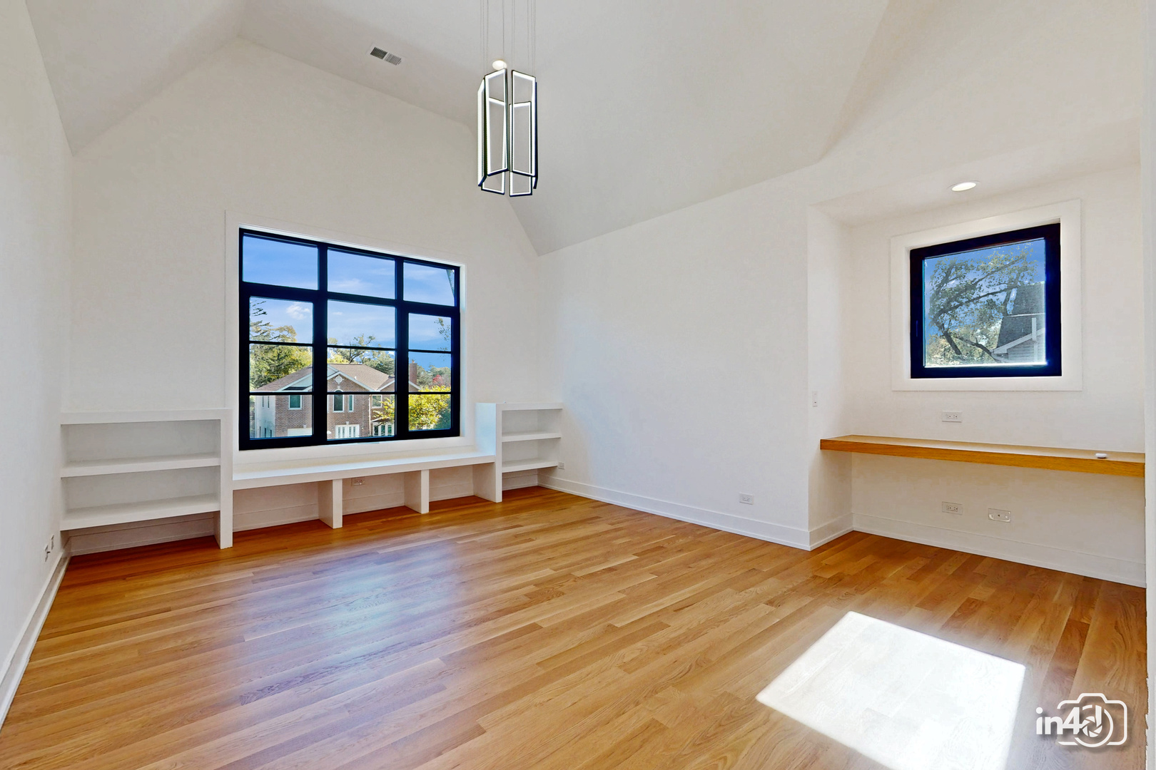 366 N Highview Avenue, Elmhurst, IL 60126