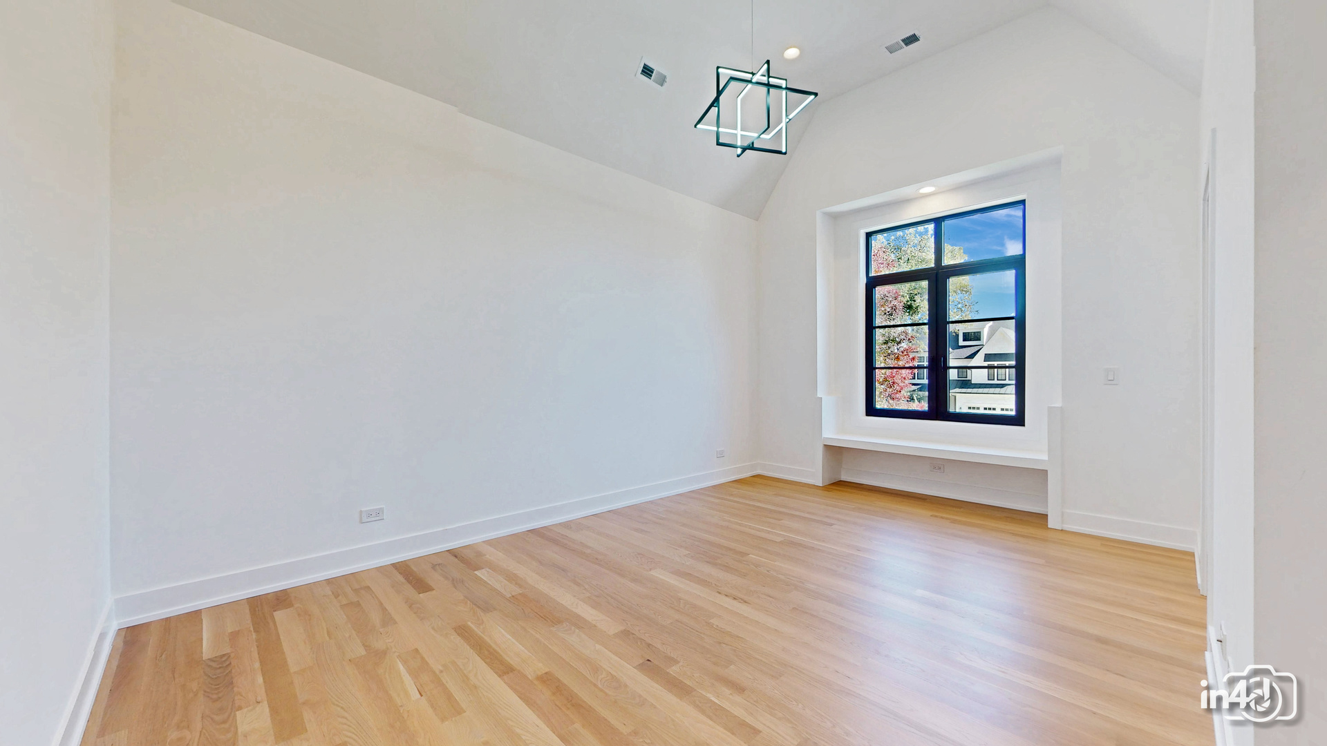 366 N Highview Avenue, Elmhurst, IL 60126