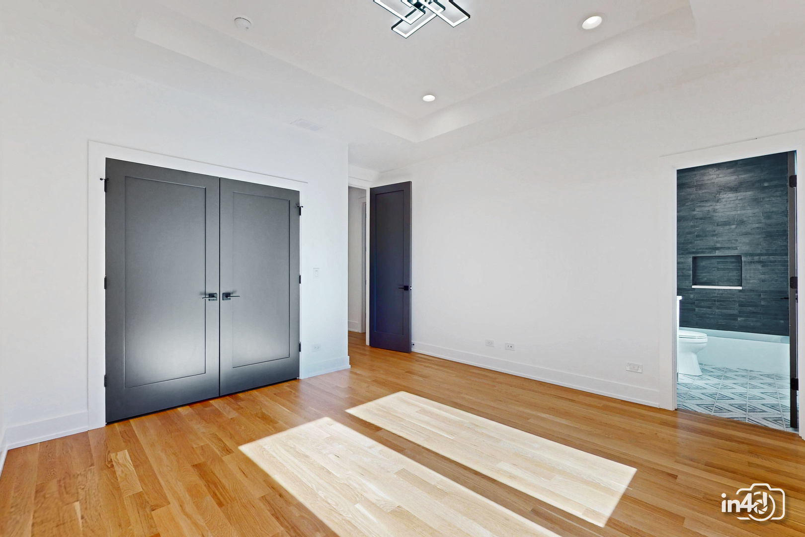 366 N Highview Avenue, Elmhurst, IL 60126