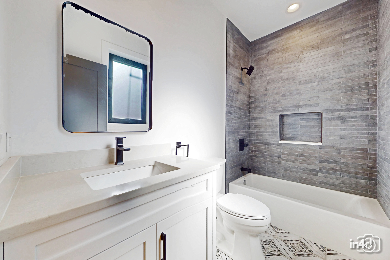 366 N Highview Avenue, Elmhurst, IL 60126