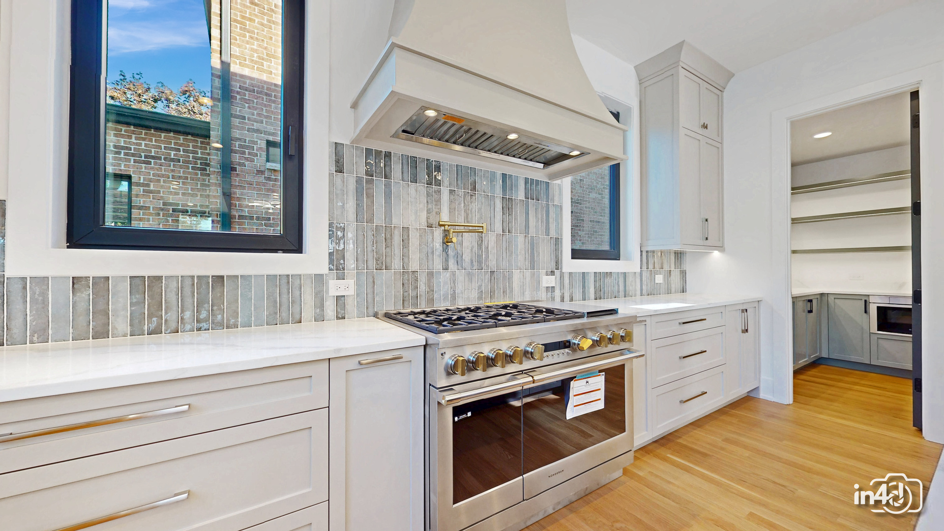 366 N Highview Avenue, Elmhurst, IL 60126