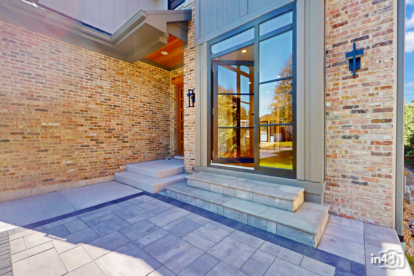 366 N Highview Avenue, Elmhurst, IL 60126
