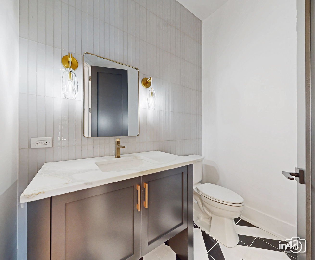 366 N Highview Avenue, Elmhurst, IL 60126