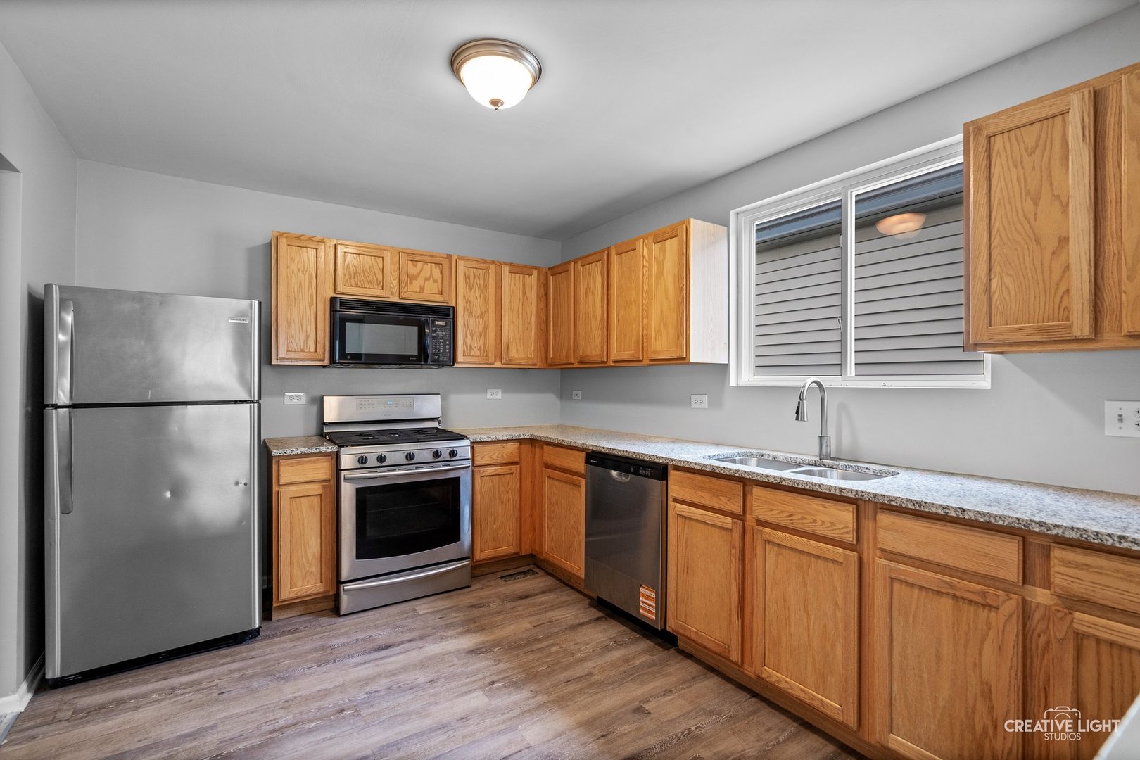 911 Symphony Drive, Aurora, IL 60504