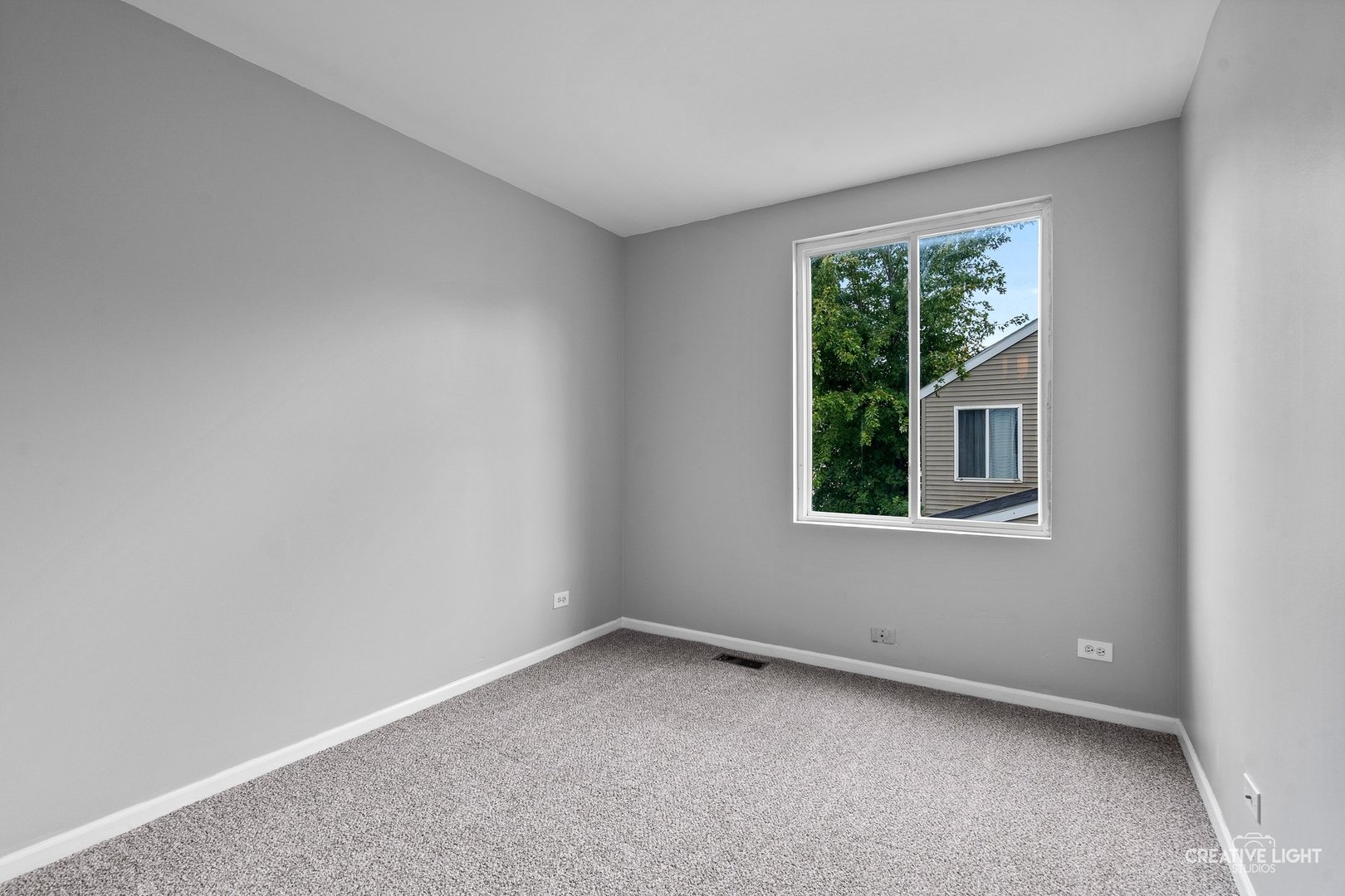 911 Symphony Drive, Aurora, IL 60504