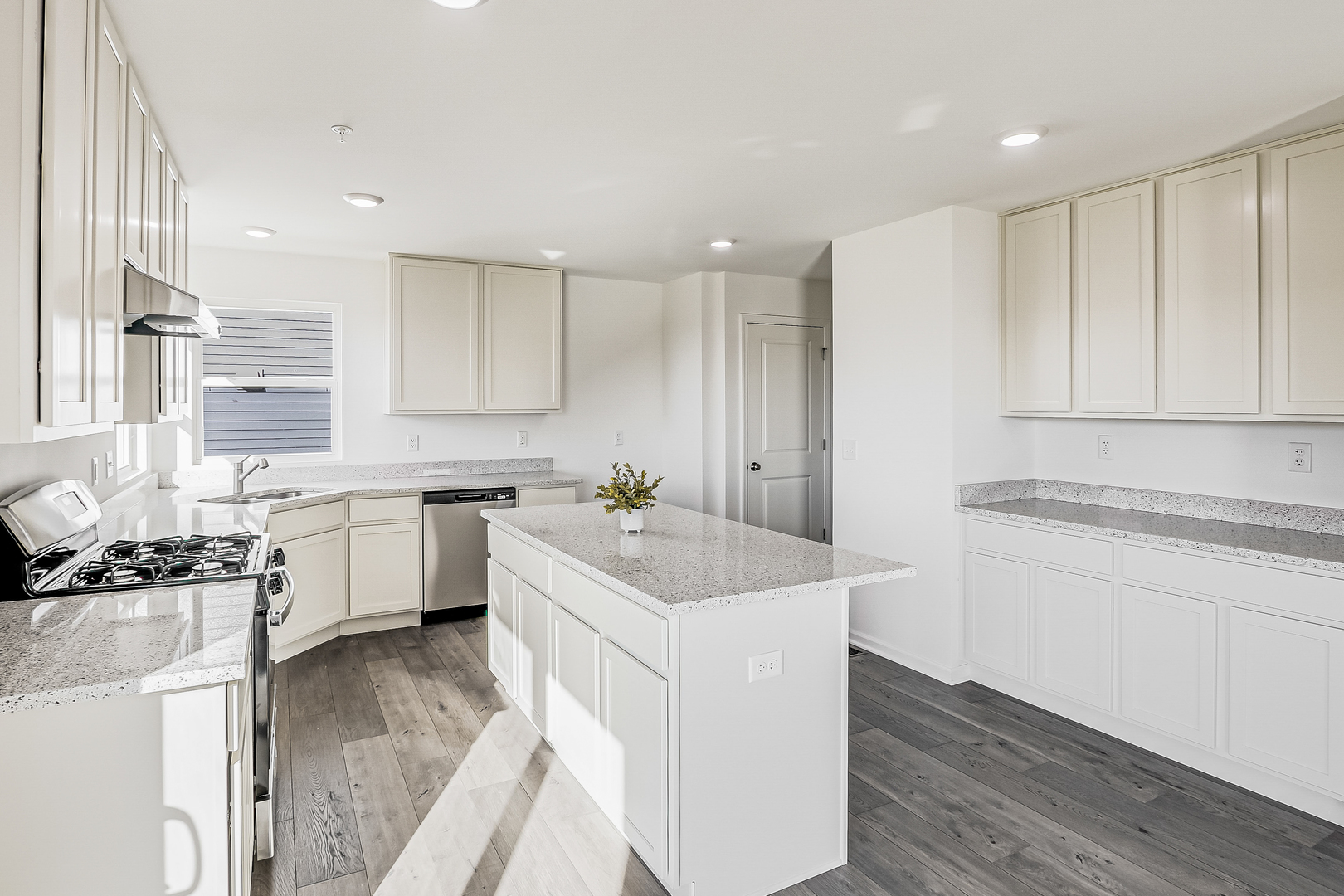 512 Endicott Road, South Elgin, IL 60177