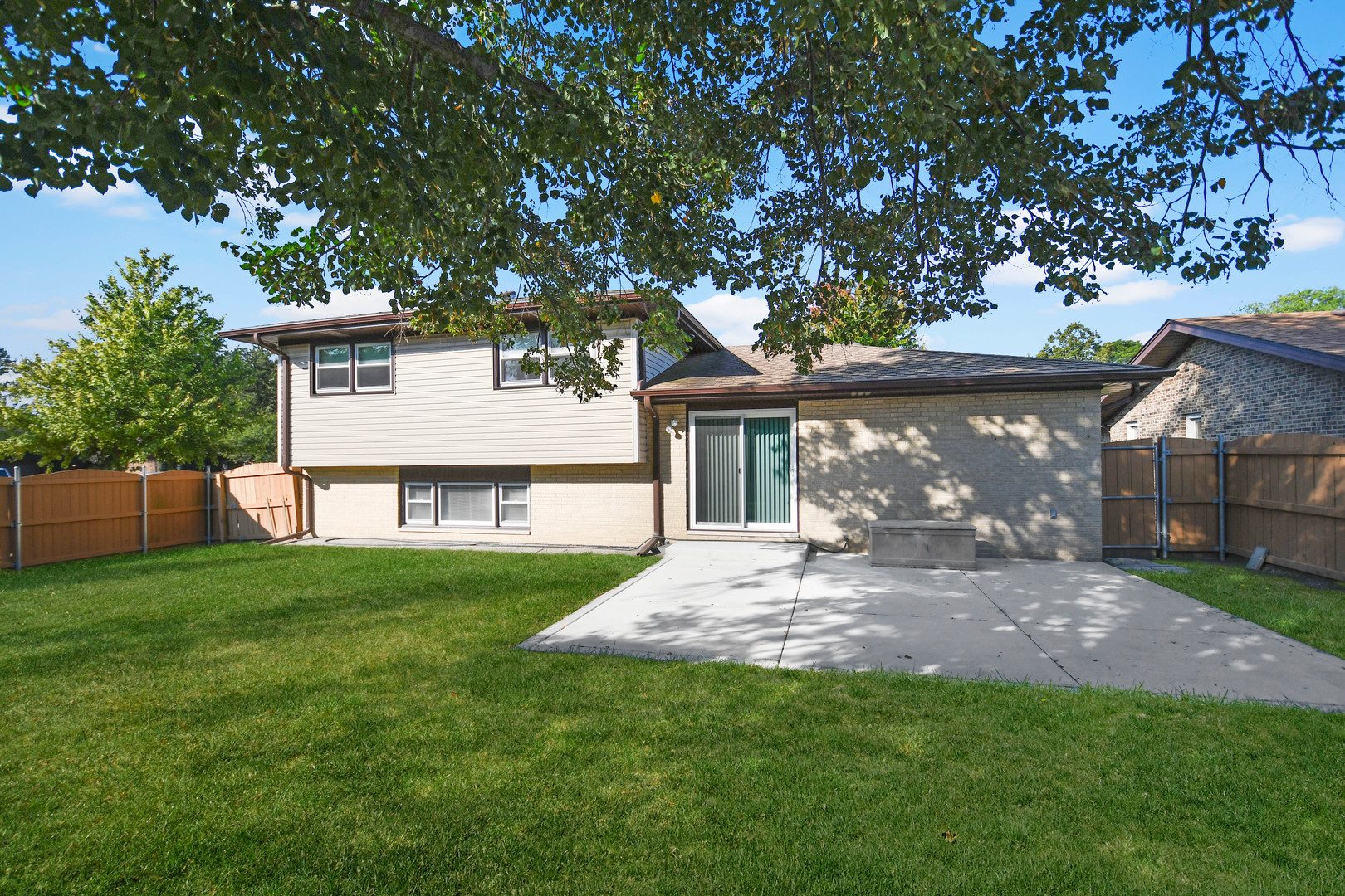11201 S Deerpath Lane, Palos Hills, IL 60465