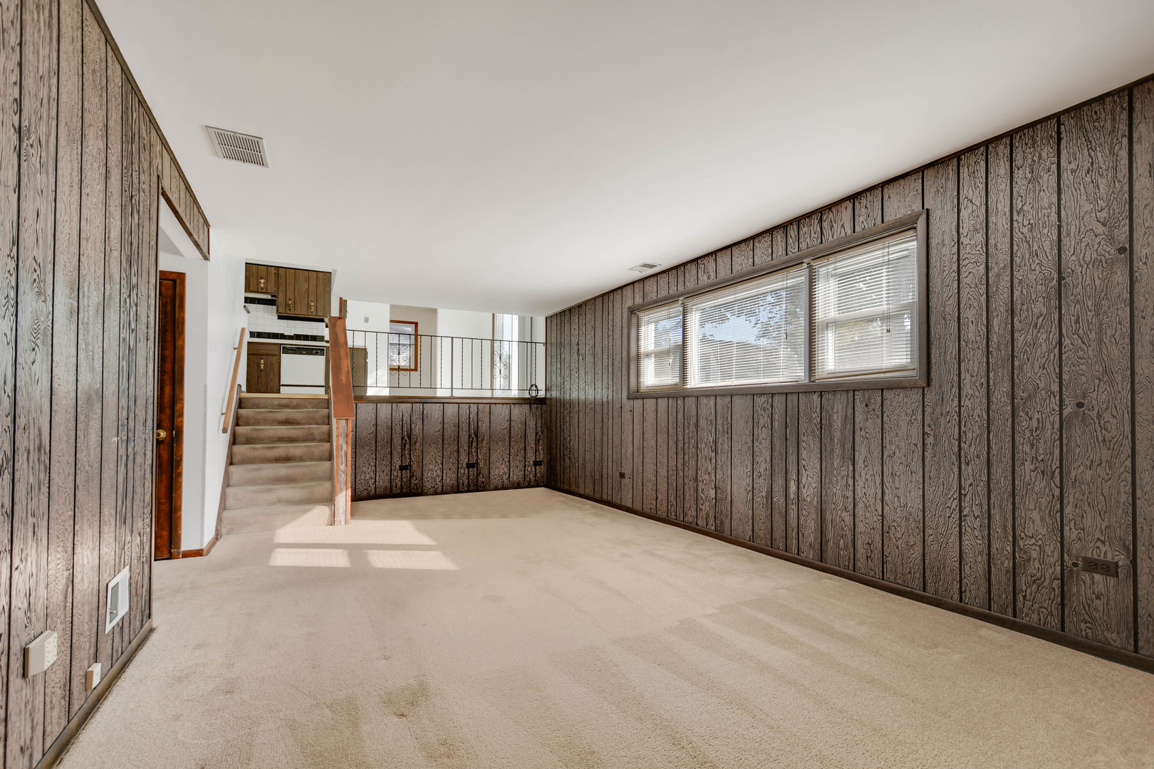 11201 S Deerpath Lane, Palos Hills, IL 60465