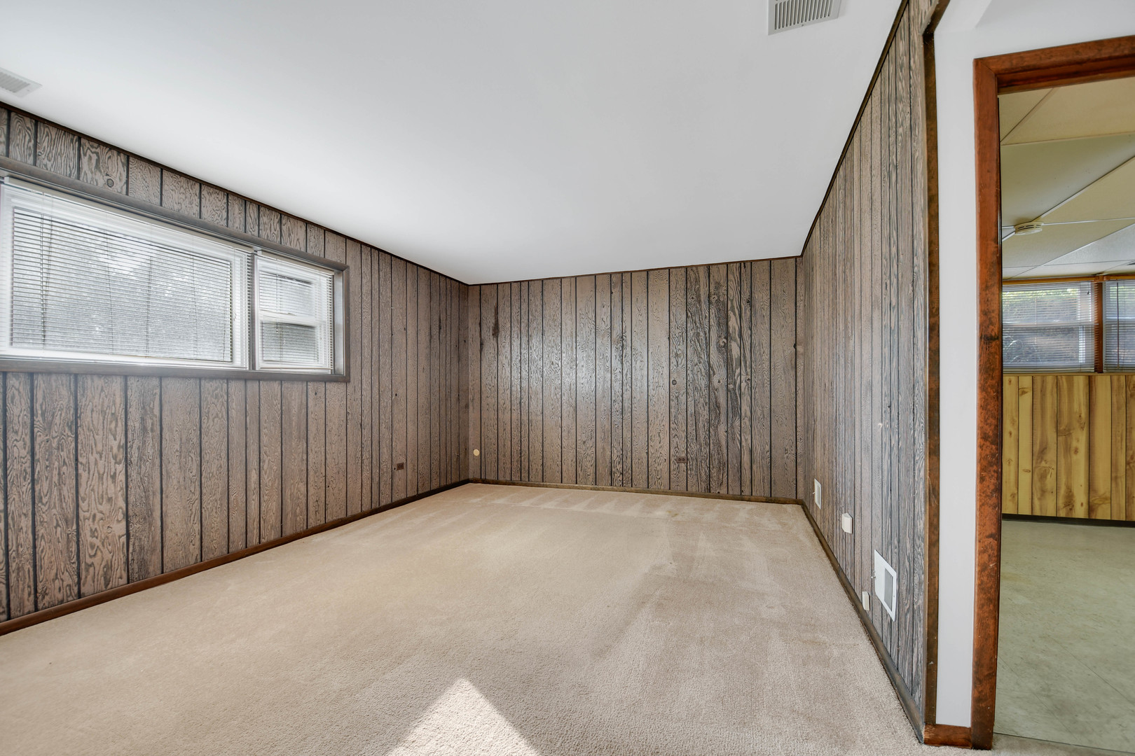 11201 S Deerpath Lane, Palos Hills, IL 60465