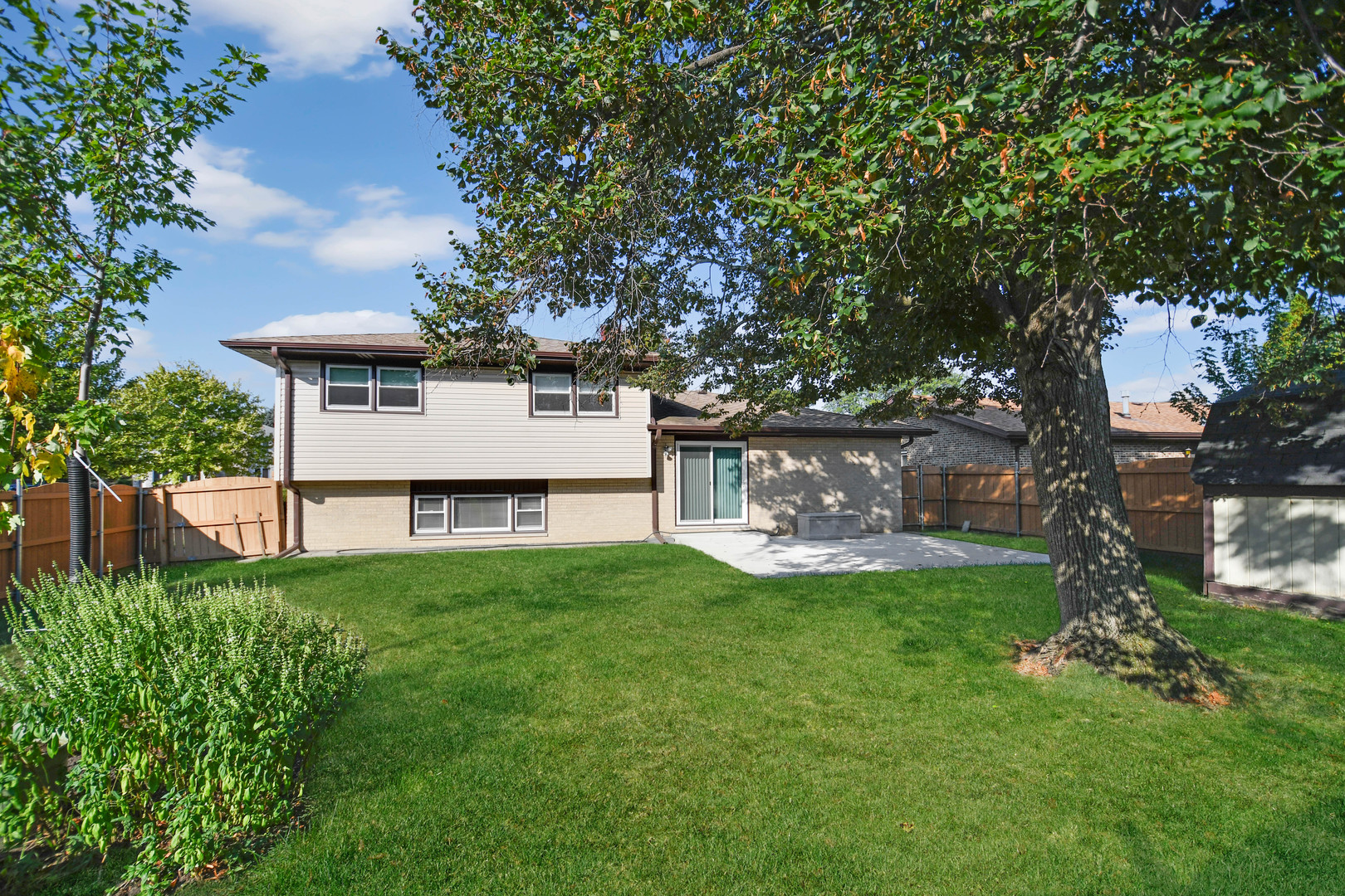 11201 S Deerpath Lane, Palos Hills, IL 60465