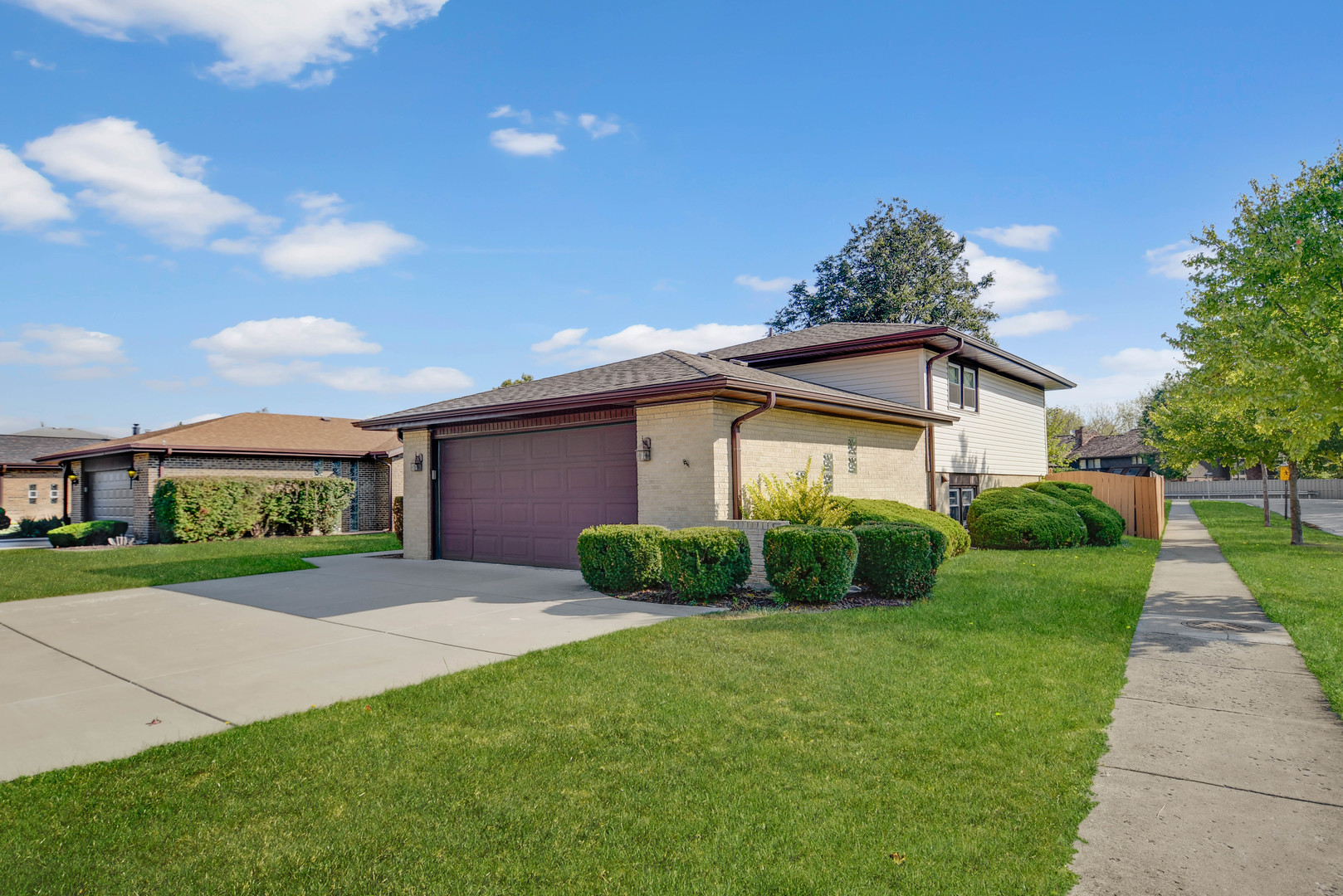 11201 S Deerpath Lane, Palos Hills, IL 60465