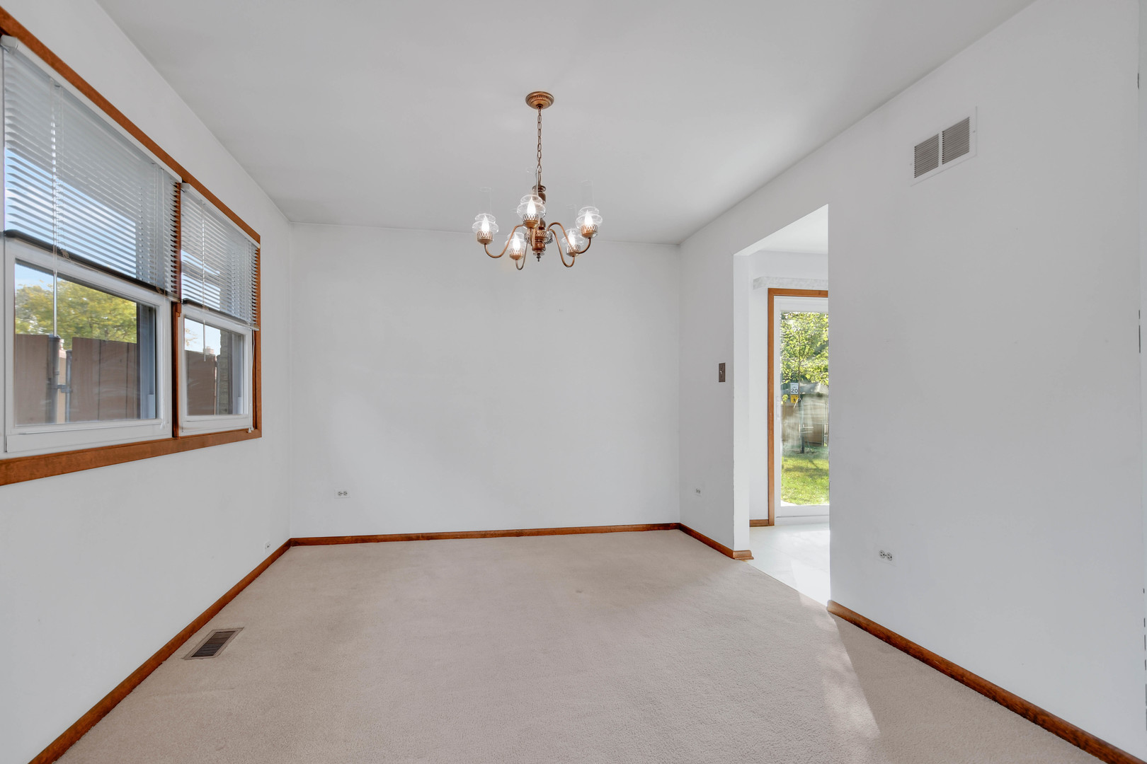 11201 S Deerpath Lane, Palos Hills, IL 60465