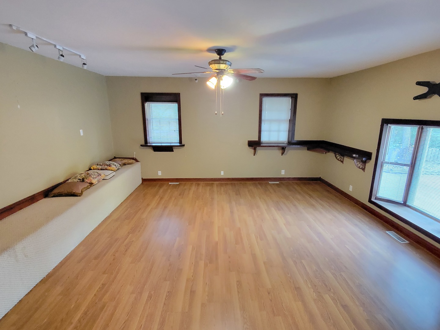 338 Pleasant Drive, Schaumburg, IL 60193