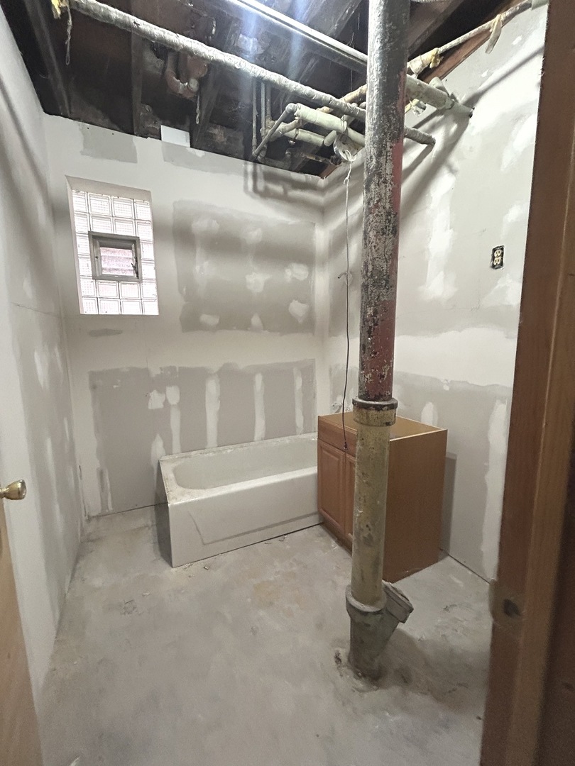 3247 W Thomas Street, Chicago, IL 60651
