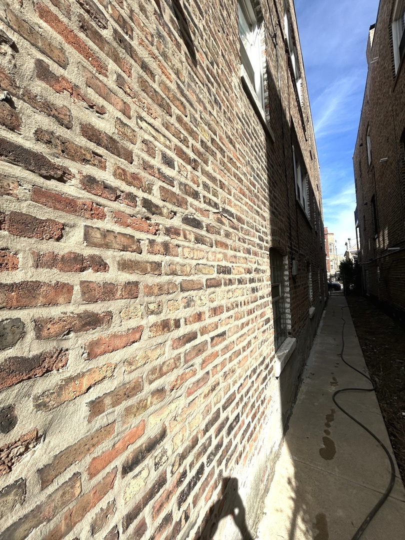 3247 W Thomas Street, Chicago, IL 60651