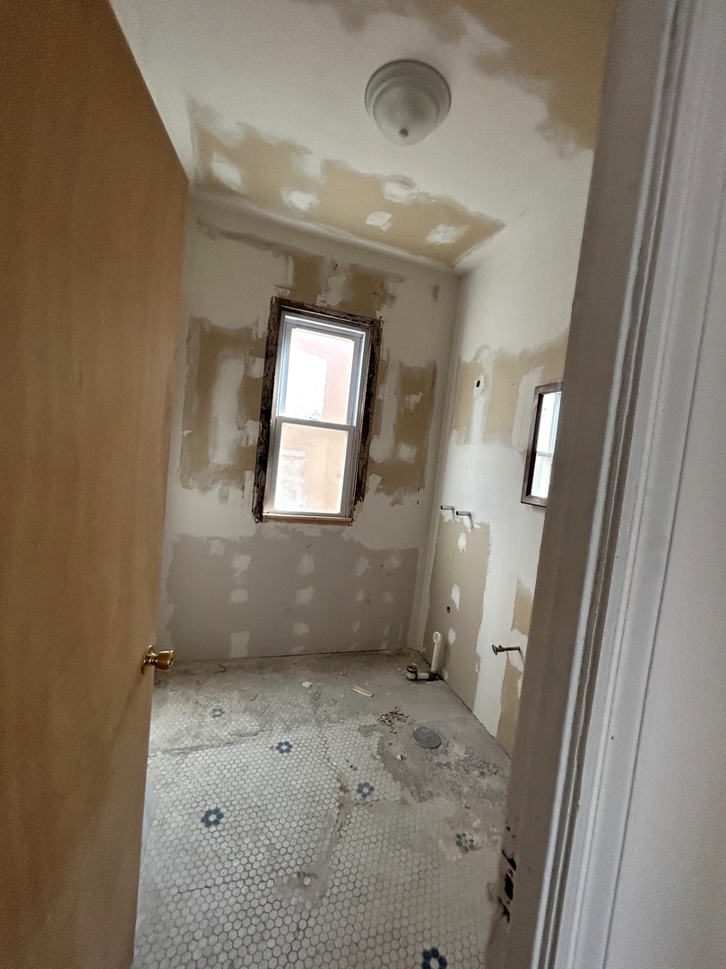 3247 W Thomas Street, Chicago, IL 60651