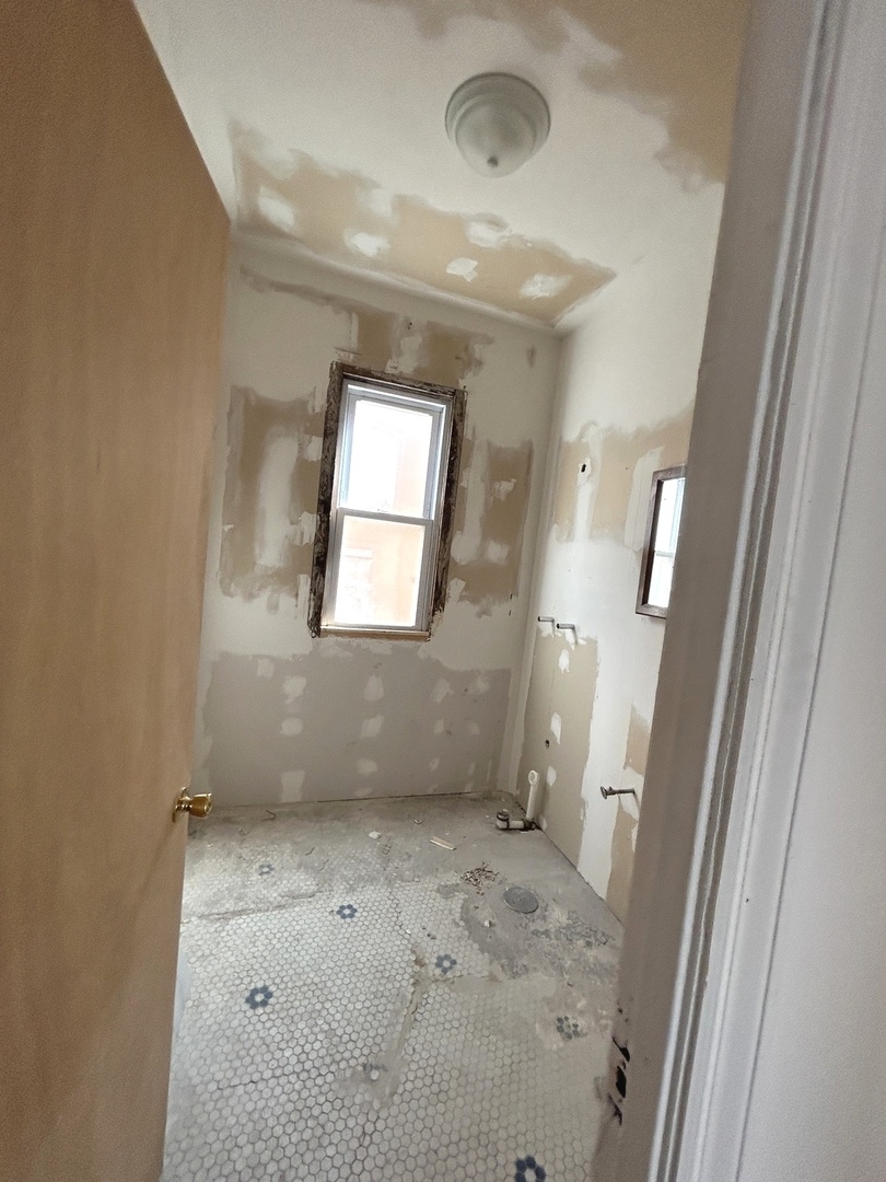 3247 W Thomas Street, Chicago, IL 60651