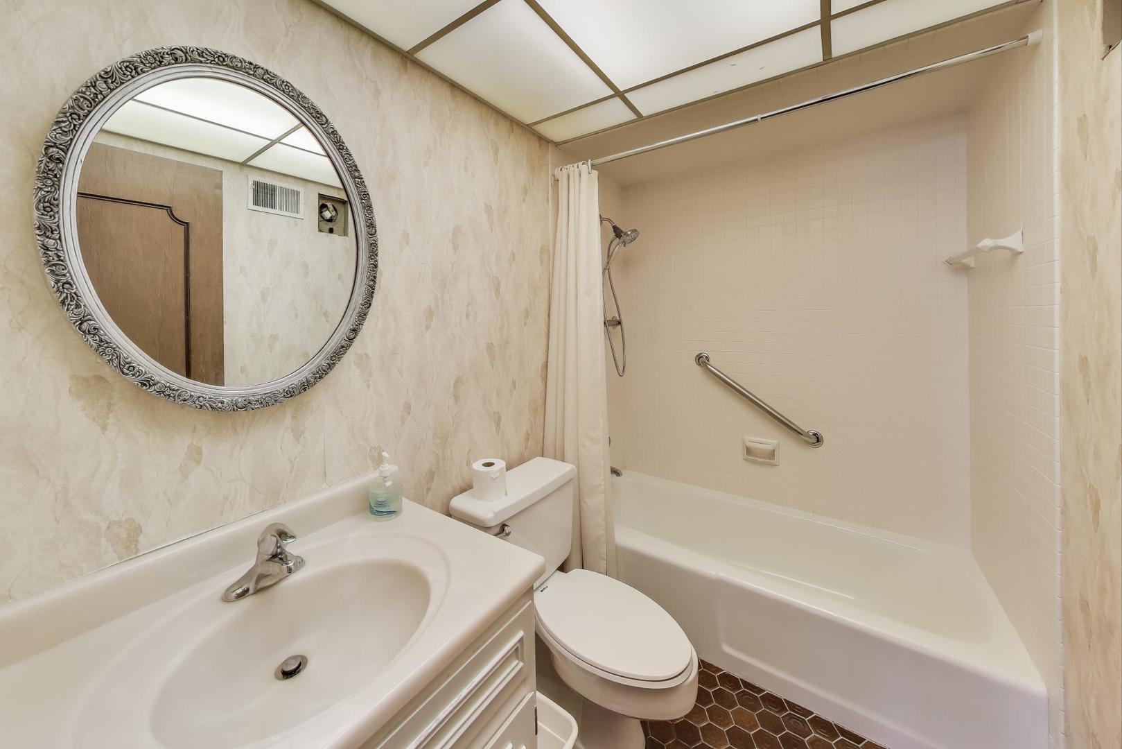 4840 Foster Street #304, Skokie, IL 60077